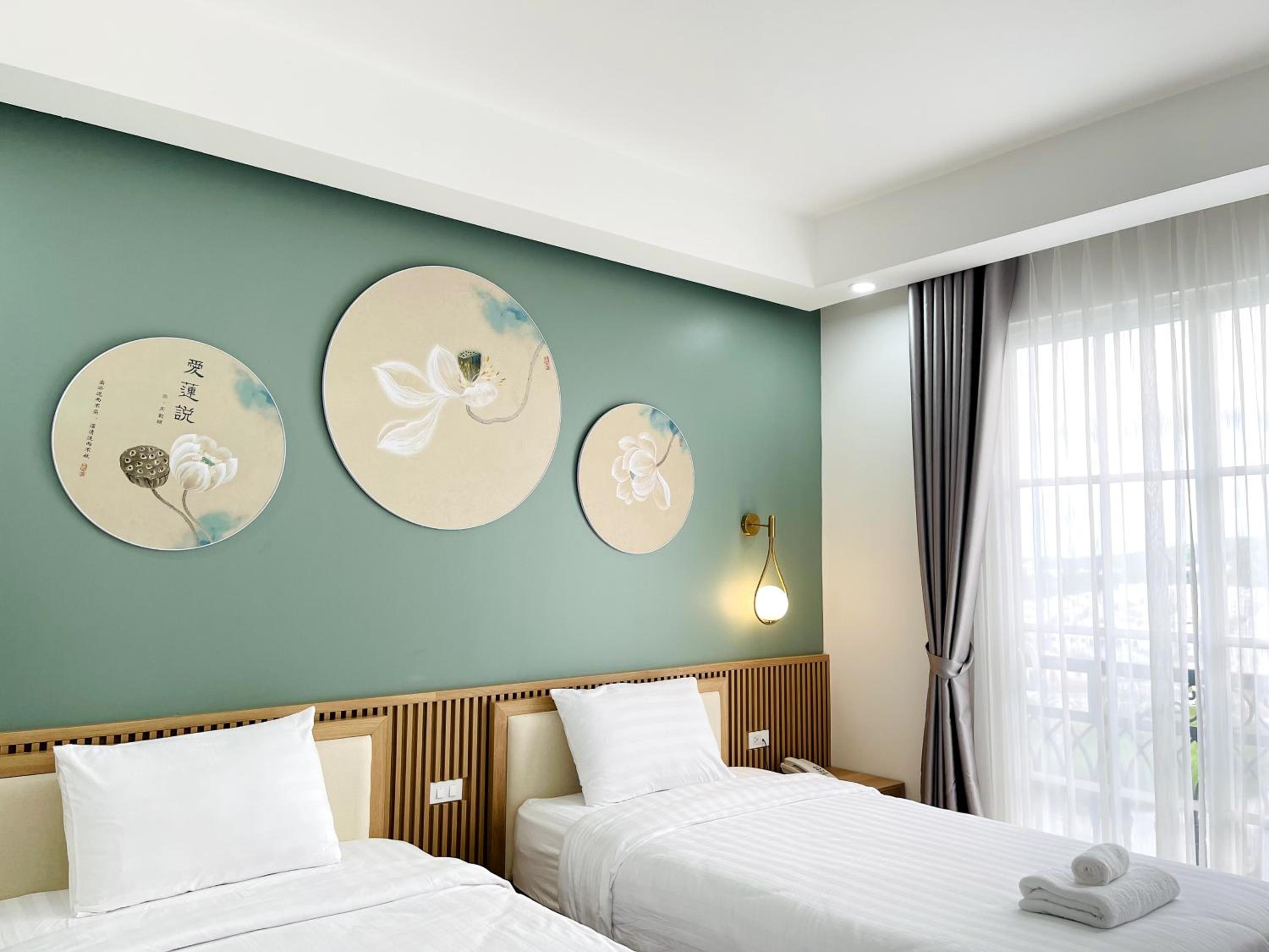 Superior Twin Room with City View - Photo 2