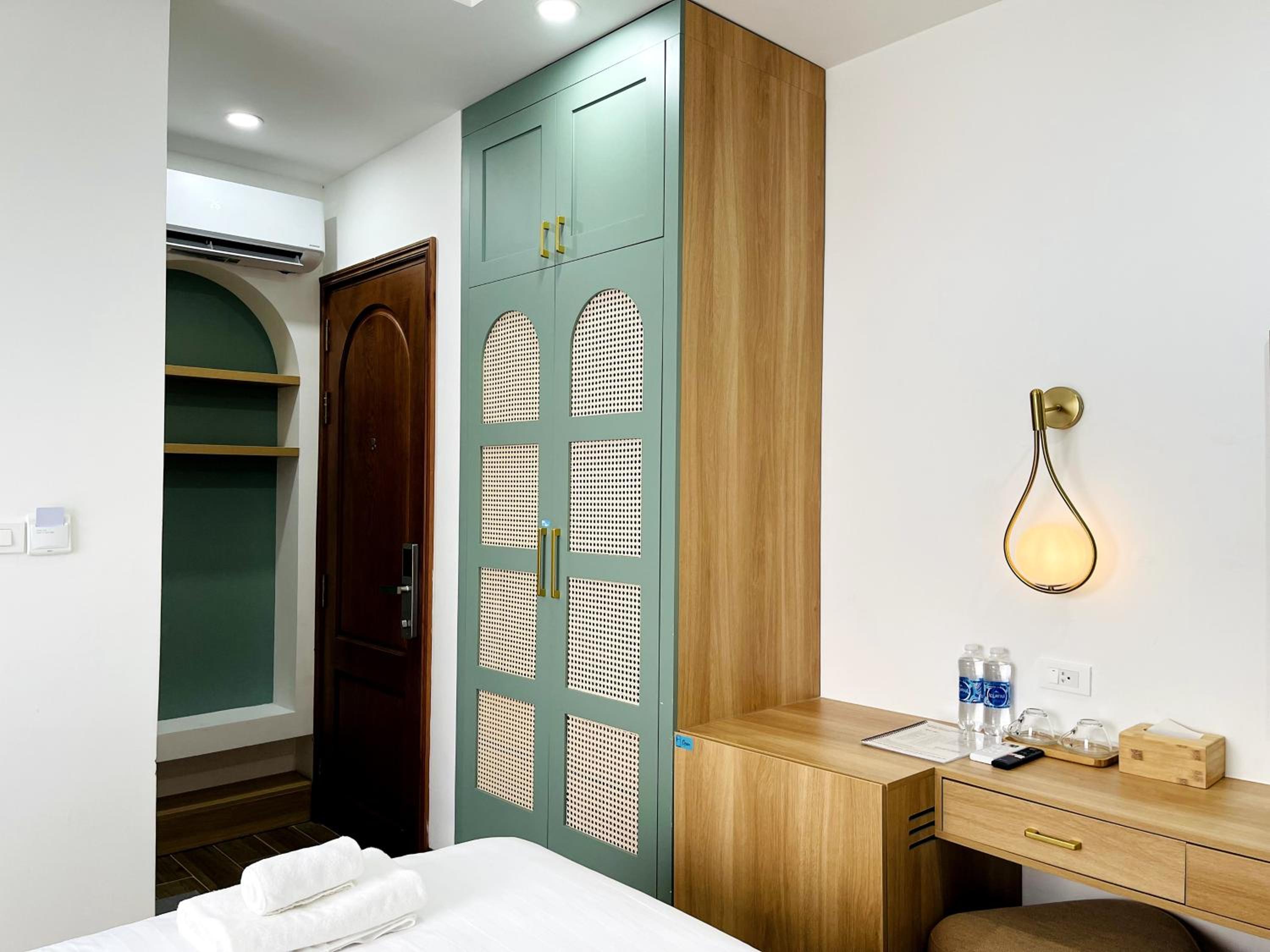 Superior Twin Room with City View - Photo 3