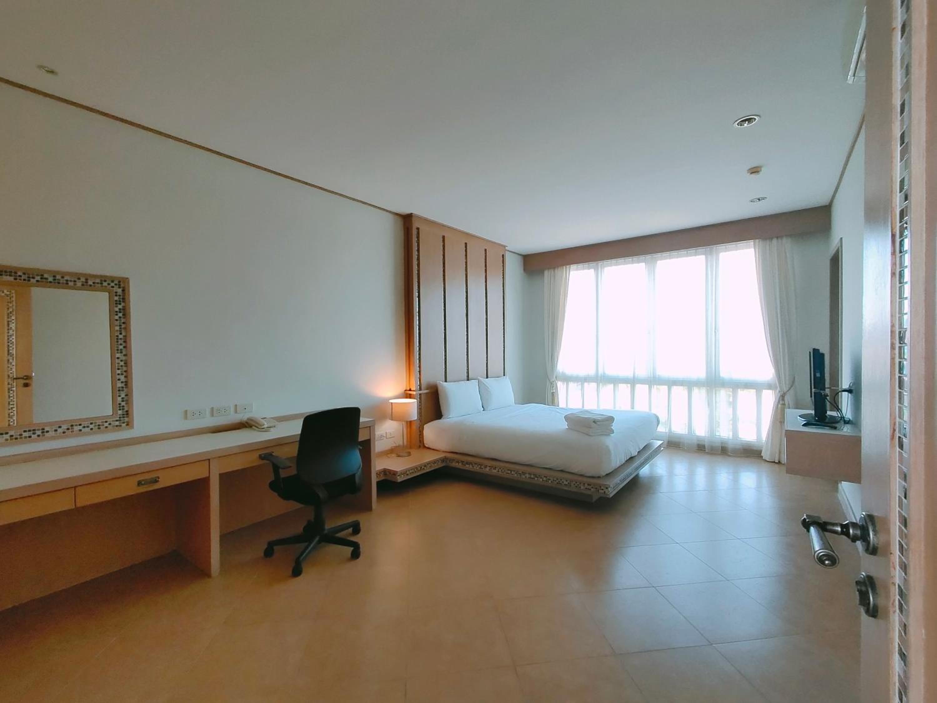 Two-Bedroom Apartment With Harbour View photo 1