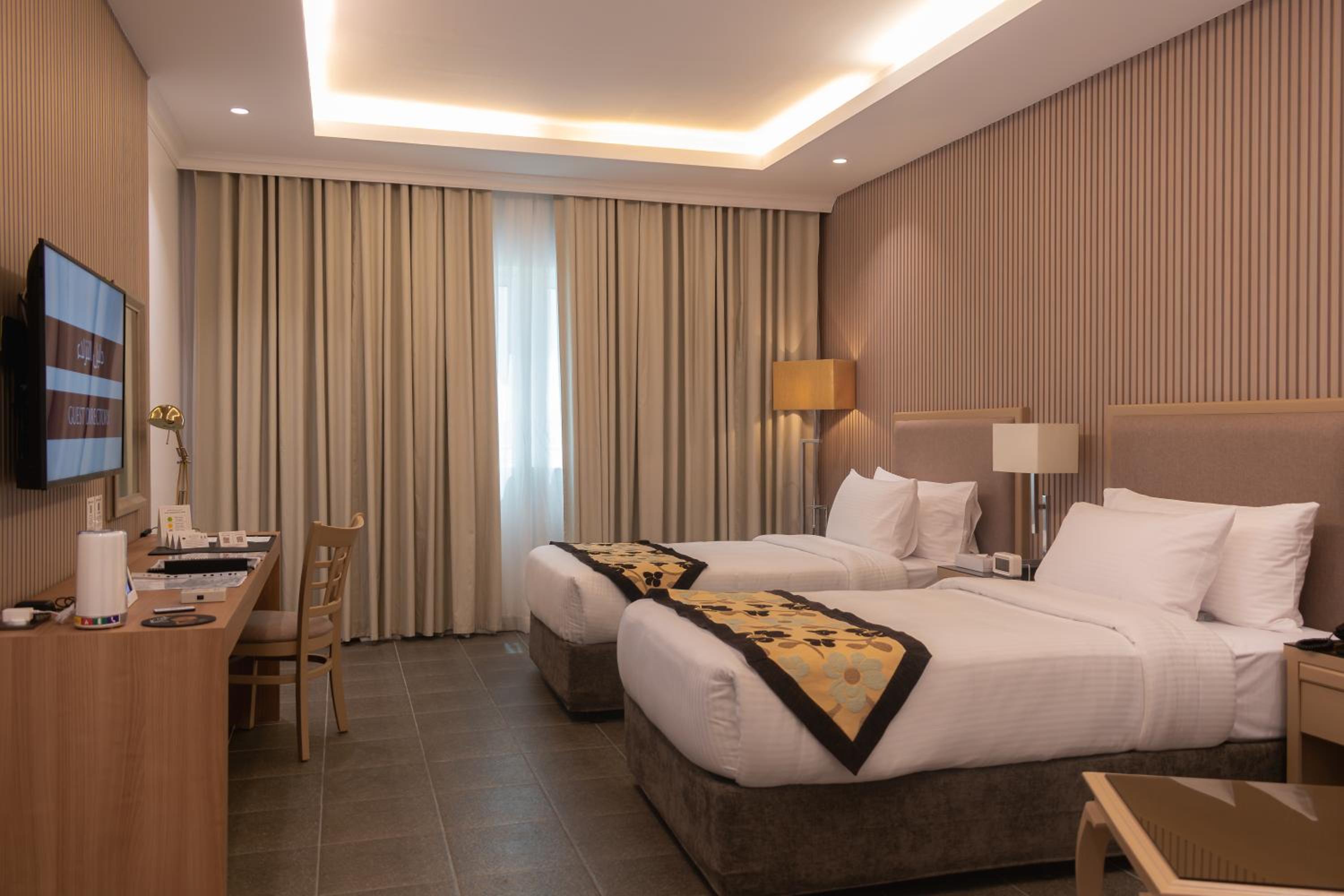 Deluxe Twin Room with Roll-In Shower - Disability Access/Non-Smoking