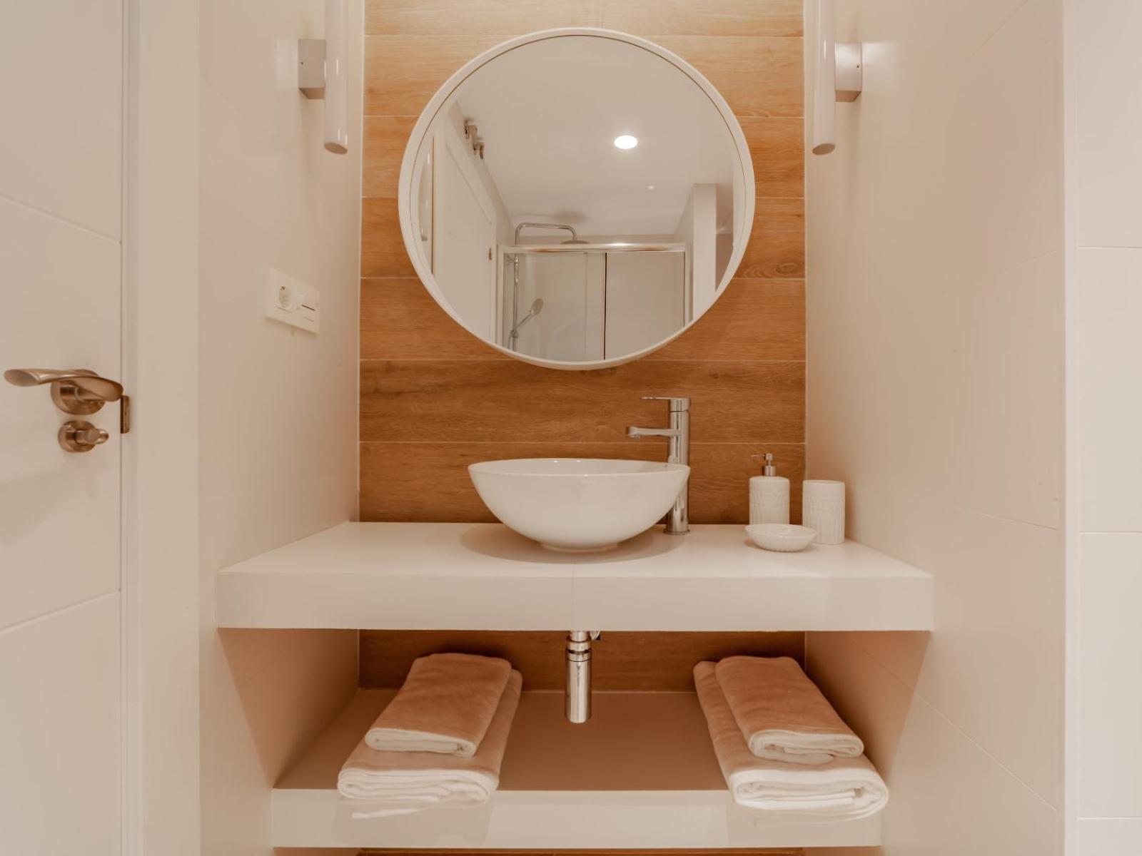 One-Bedroom Apartment - Photo 3
