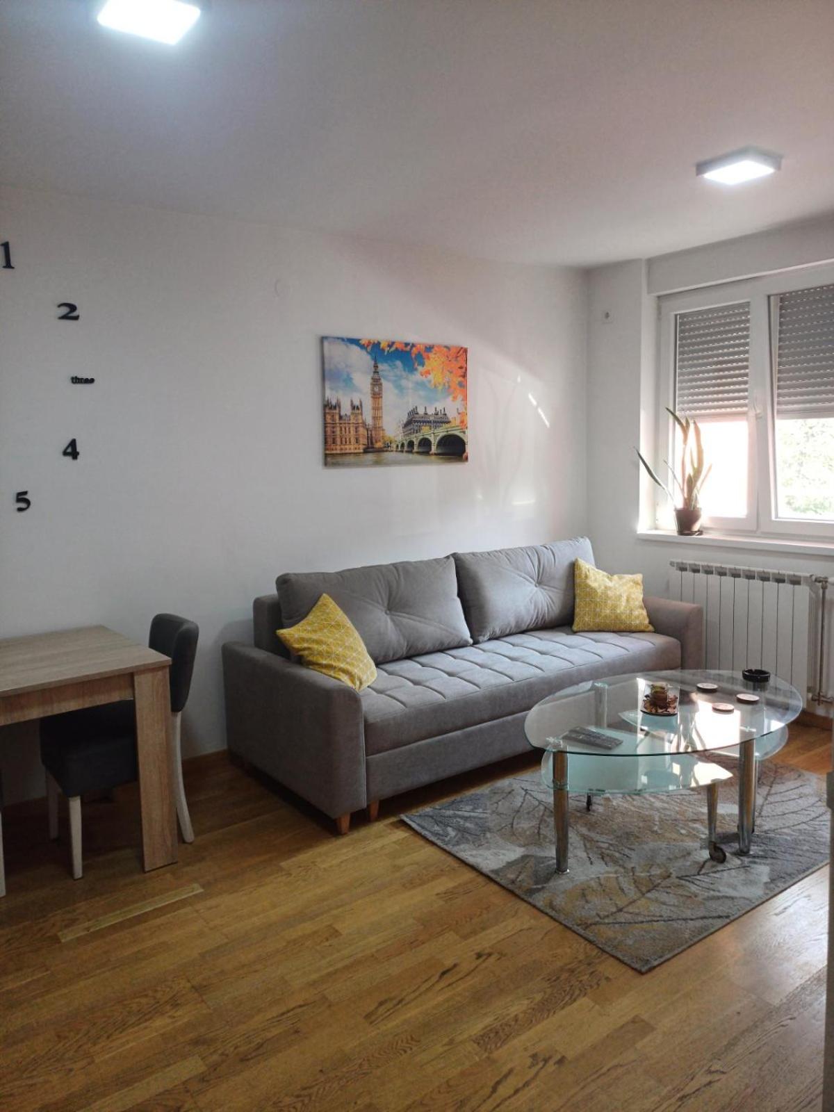 One-Bedroom Apartment photo 1