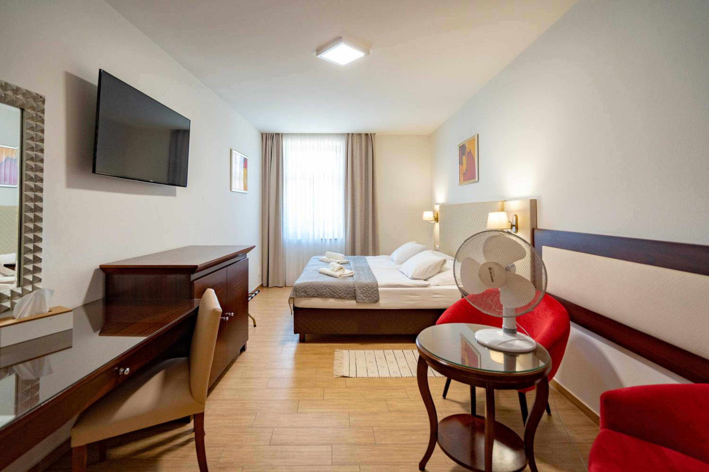 Double or Twin Room photo 3