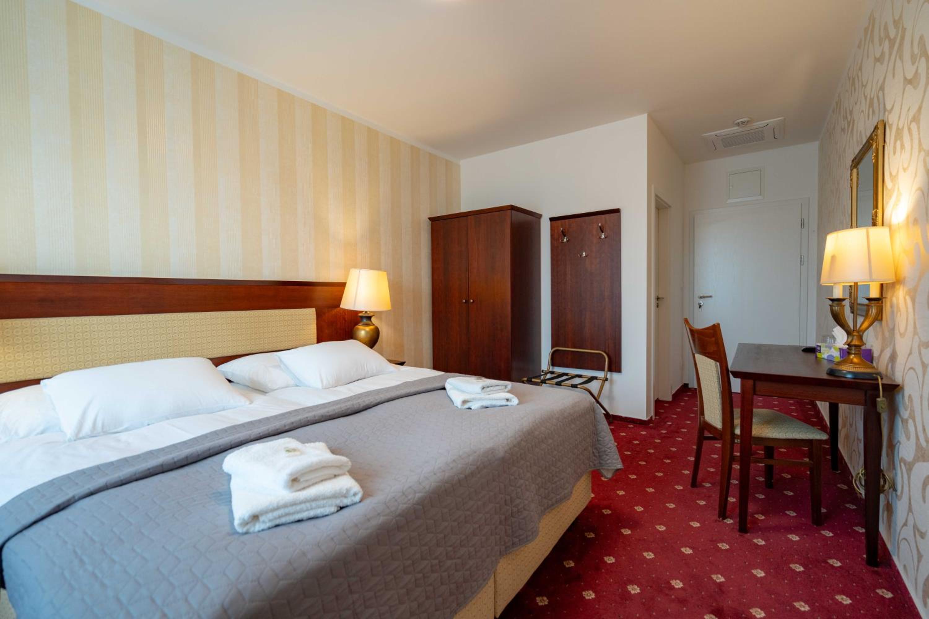 Double or Twin Room photo 2