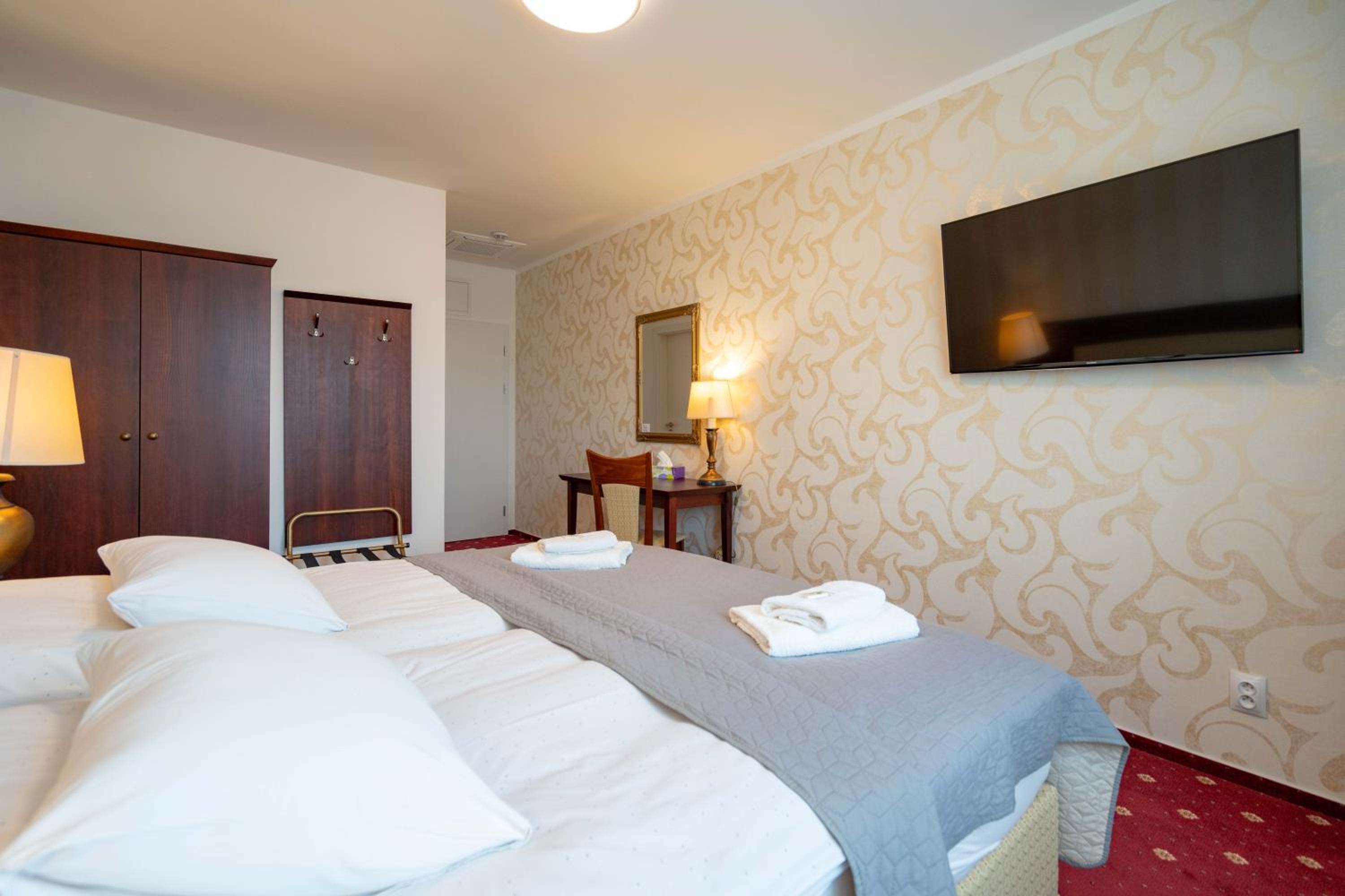 Double or Twin Room with City View photo 2