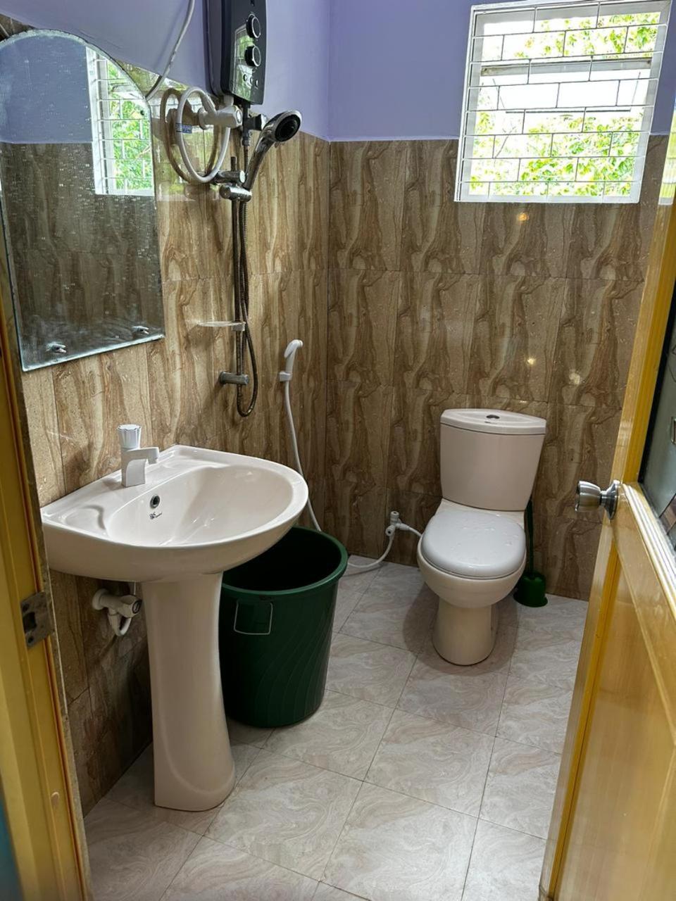 Double Room With Shared Bathroom photo 2