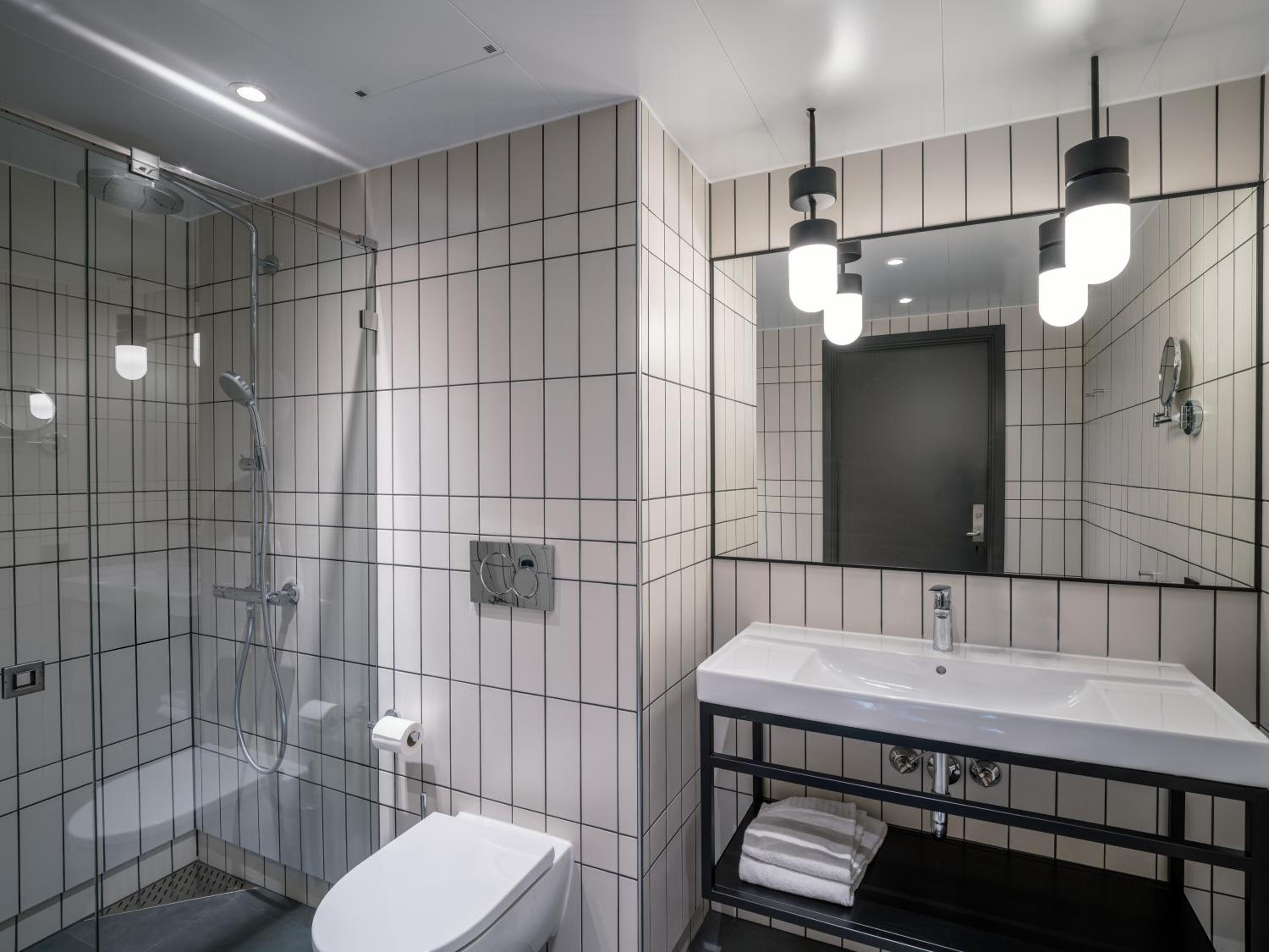Suite - Photo 14