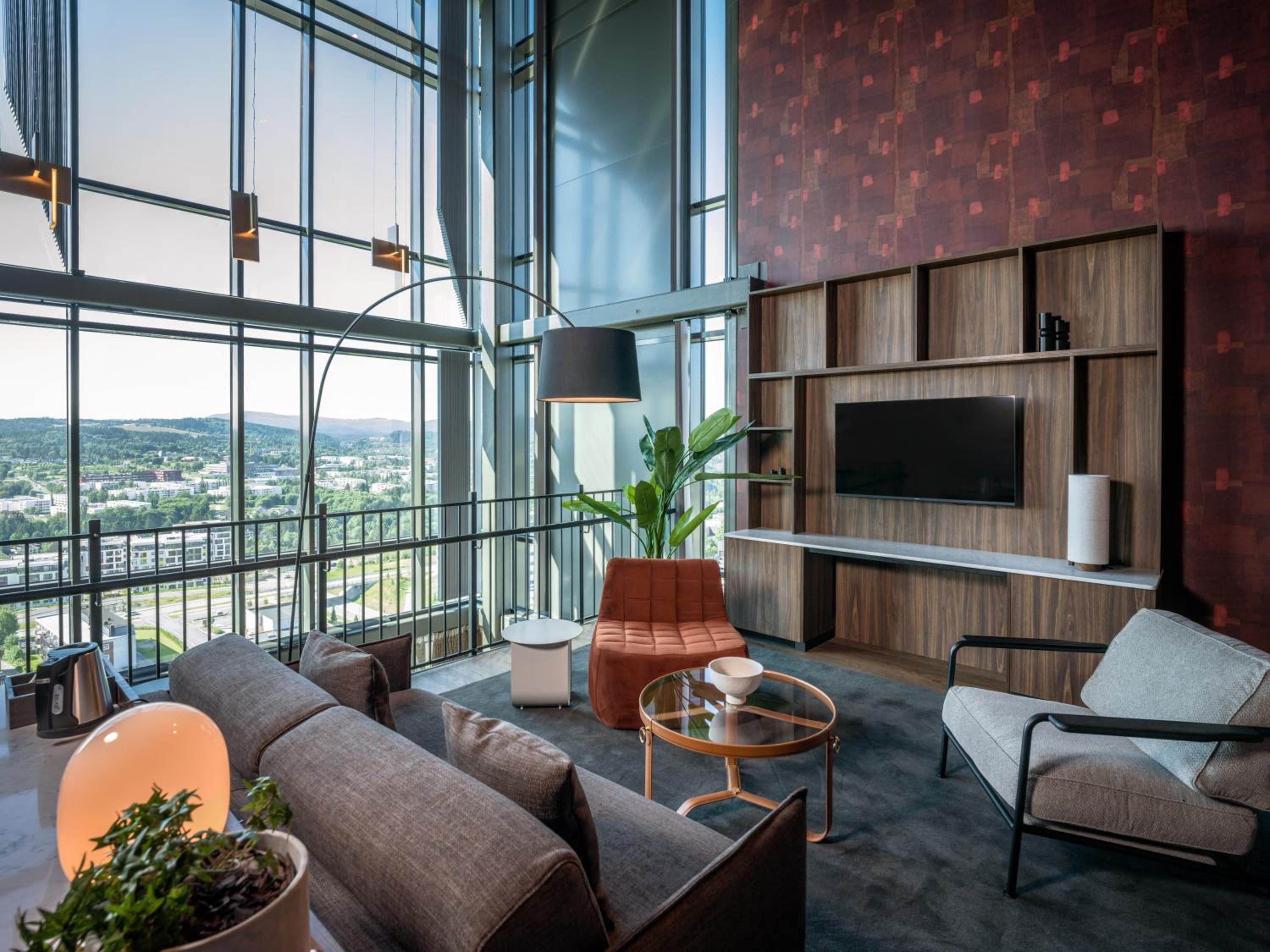 Suite - Photo 11