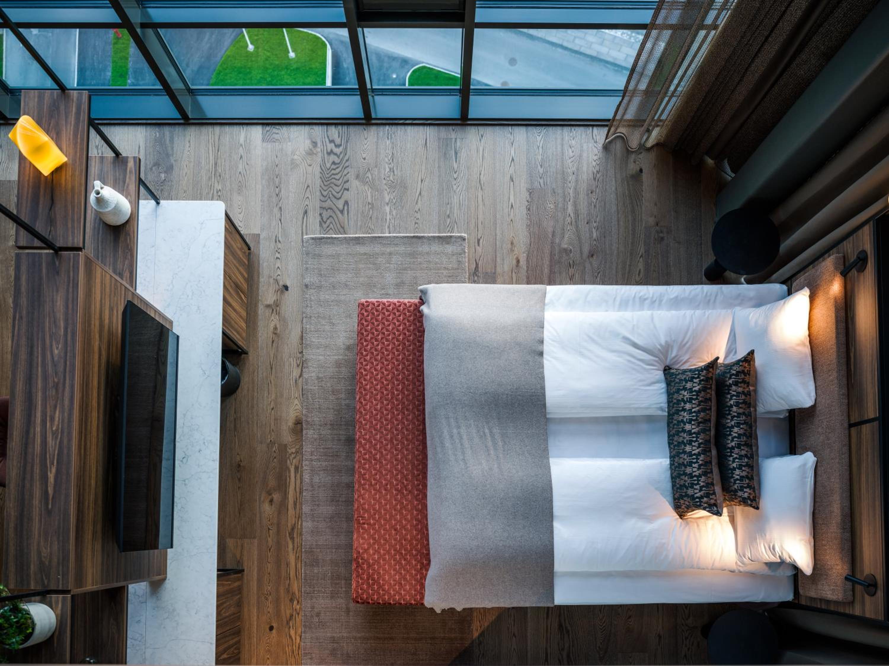 Suite - Photo 1