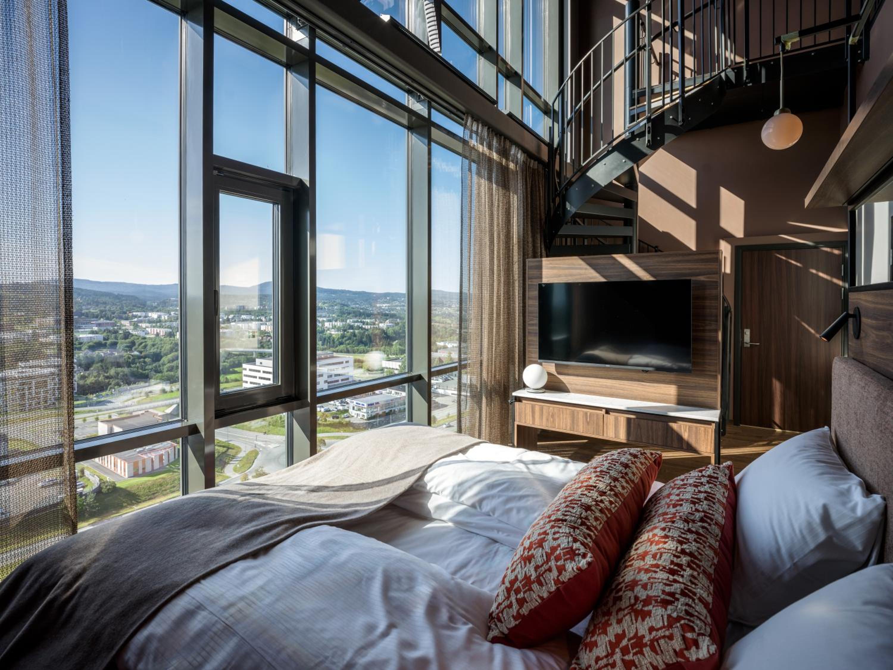 Suite - Photo 18