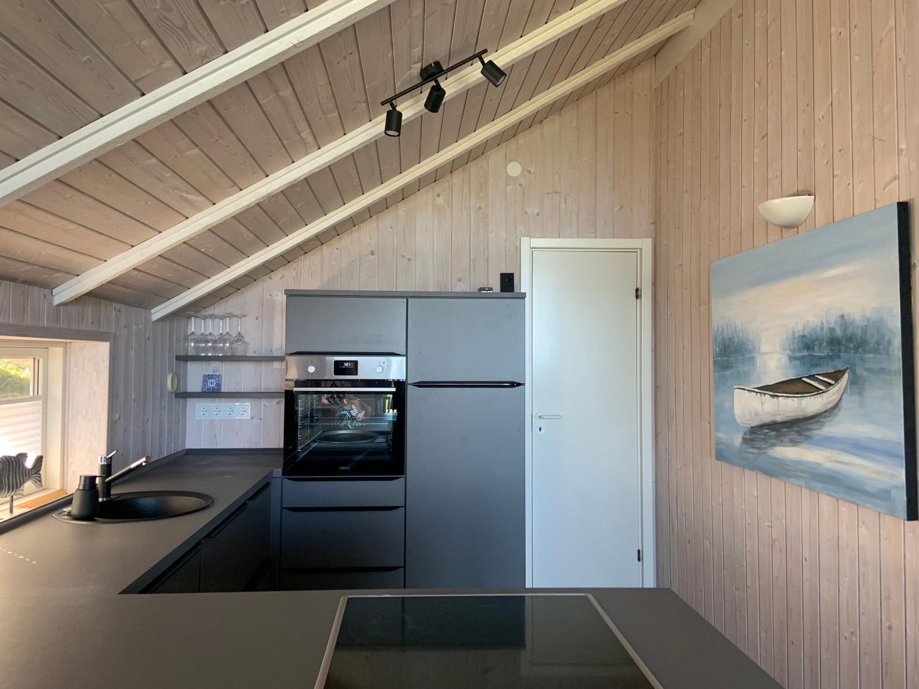 Three-Bedroom House photo 3