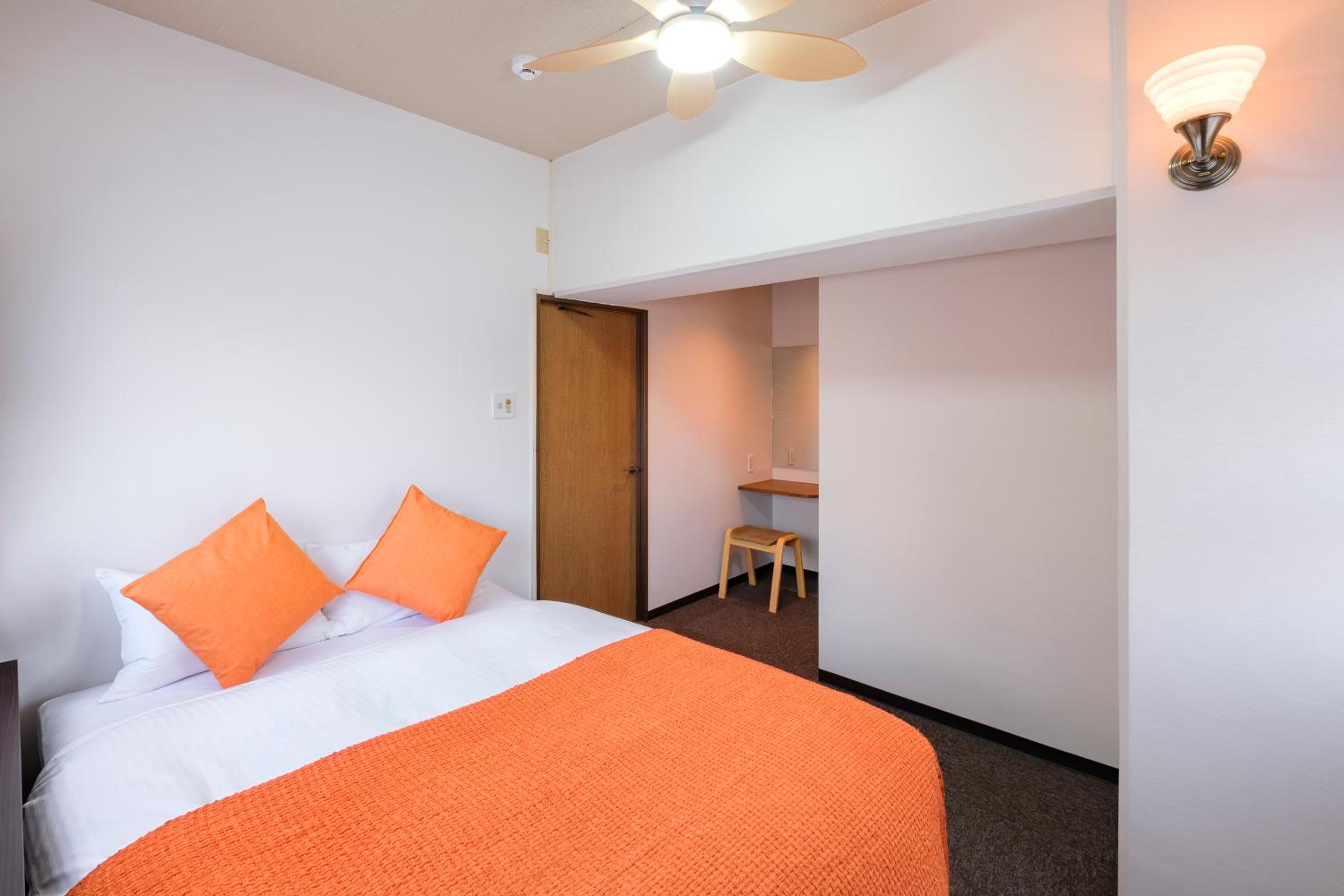 Deluxe Room (1 Double Bed and 1 Queen Bed and 1 Sofa) with Kitchen - Non-Smoking - Cleaning Fee Extra - No Cleaning for Consecutive Night Stays photo 3