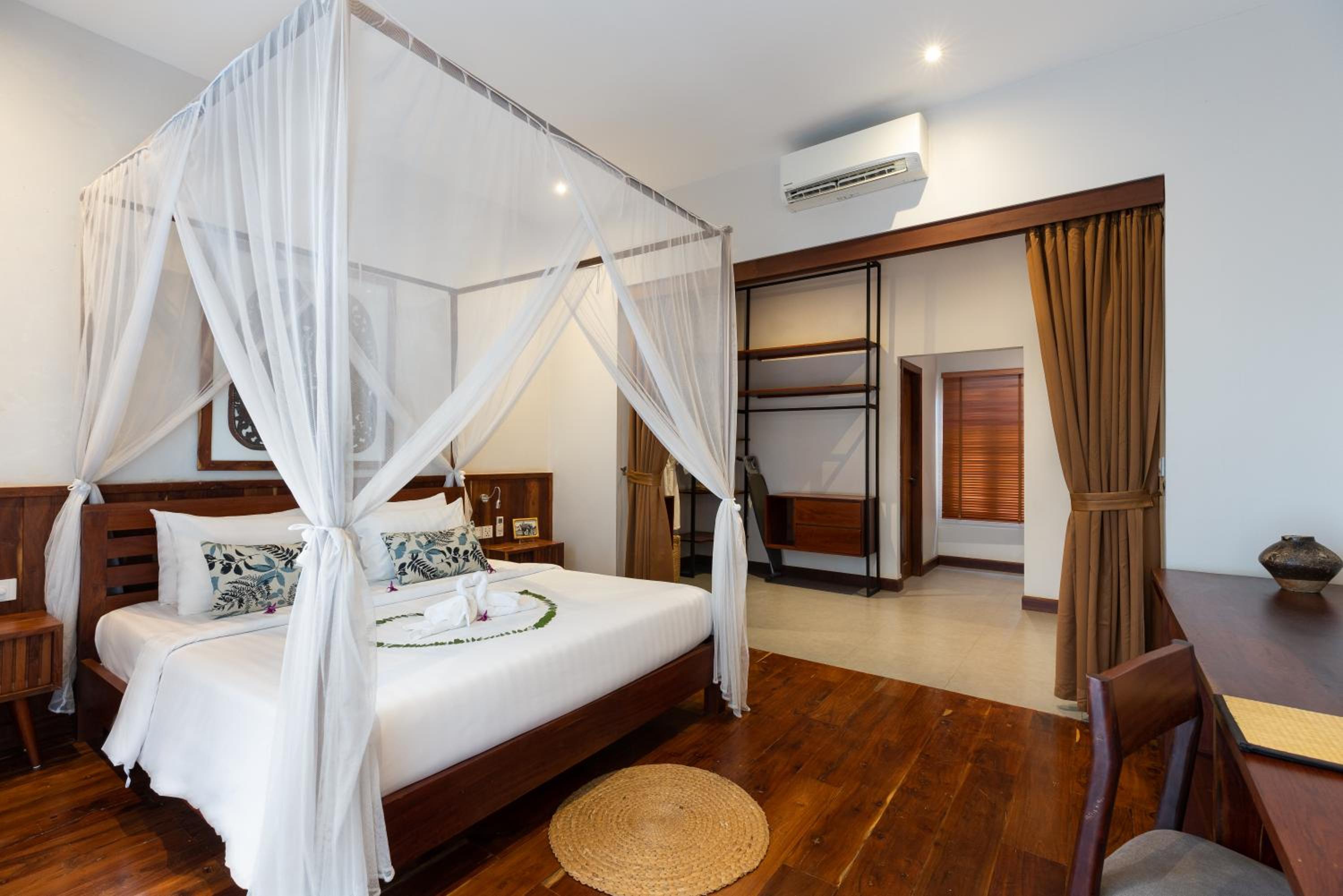 Spacious 3 Bedrooms Villa with Garden View - Photo 8