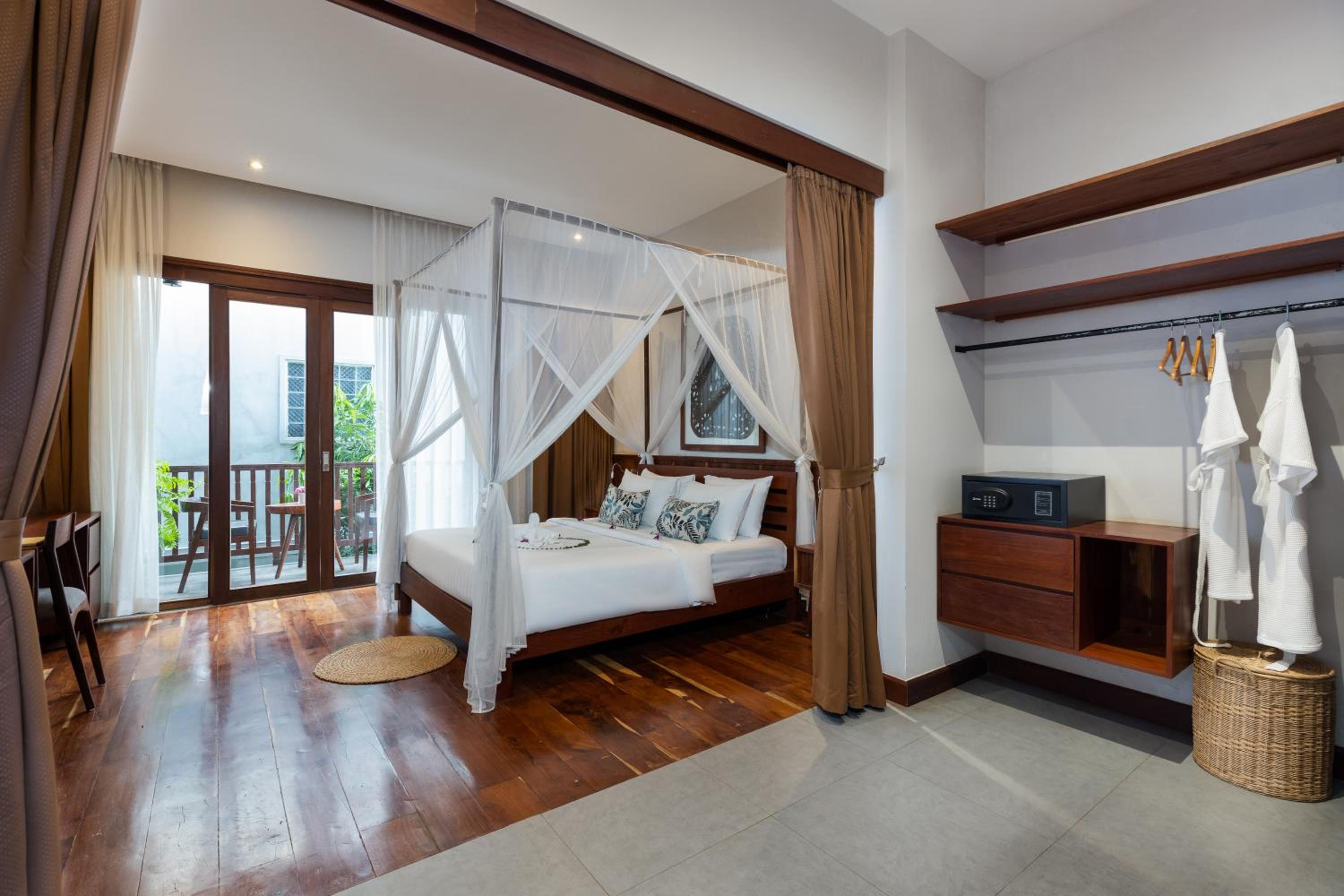 Spacious 3 Bedrooms Villa with Garden View - Photo 1