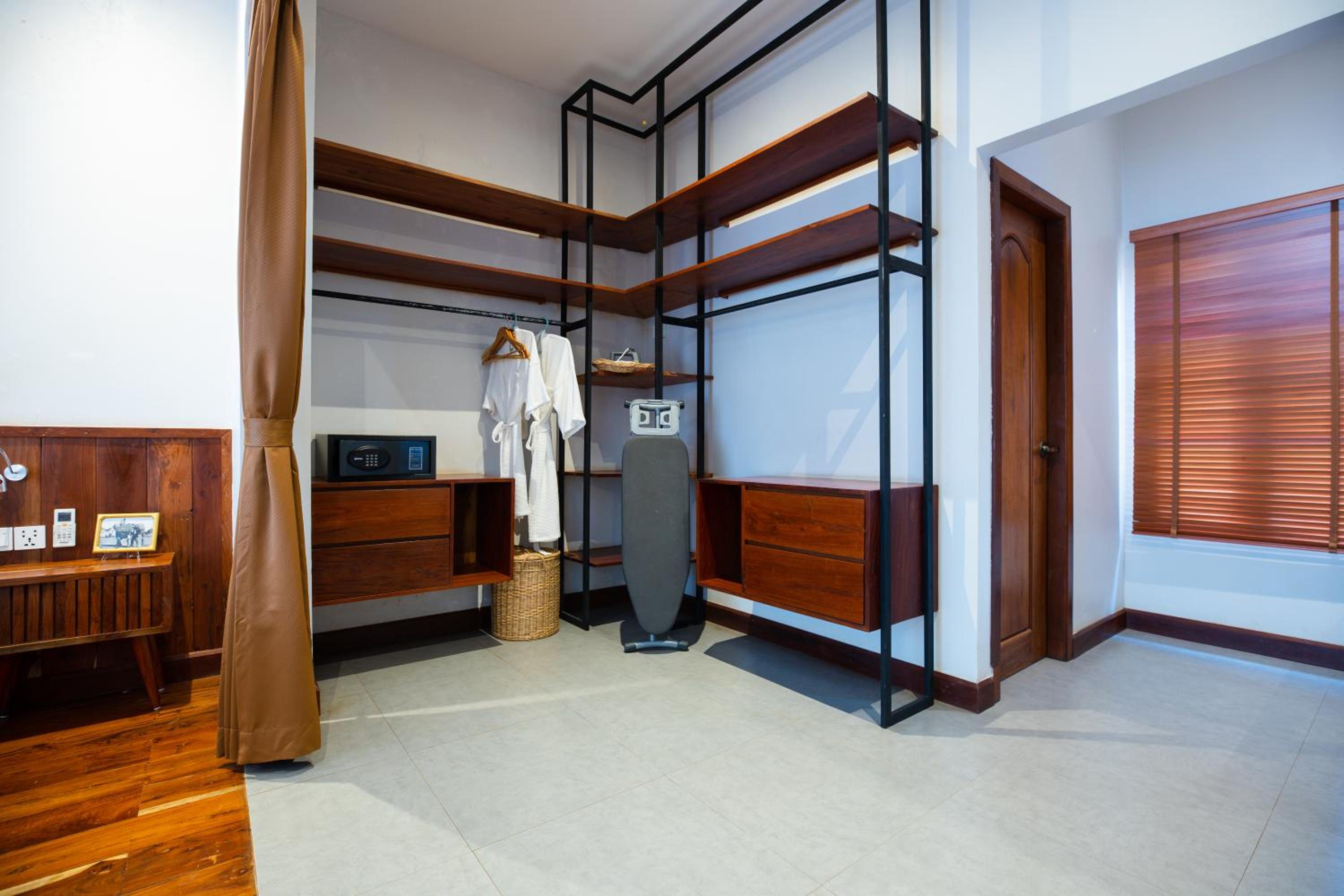 Spacious 3 Bedrooms Villa with Garden View - Photo 4