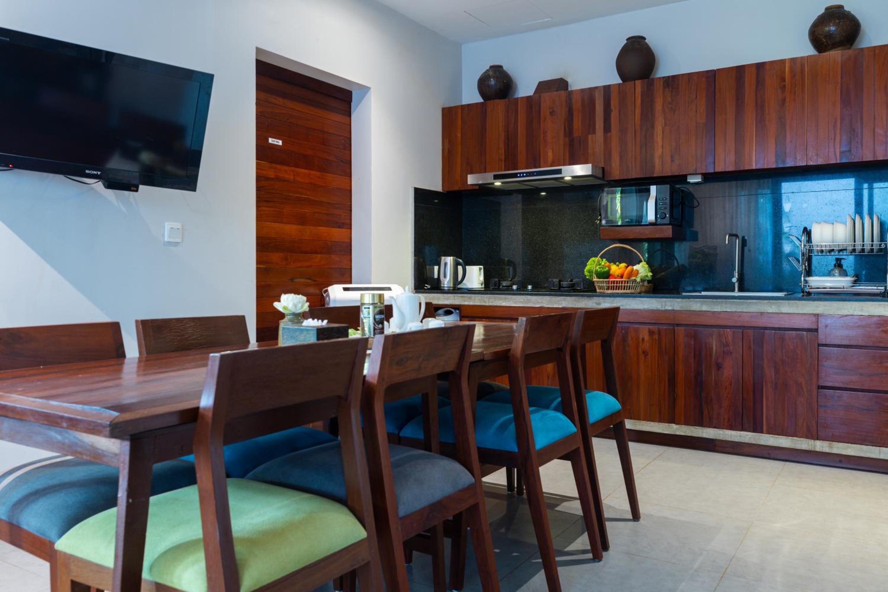 Spacious 3 Bedrooms Villa with Garden View - Photo 9