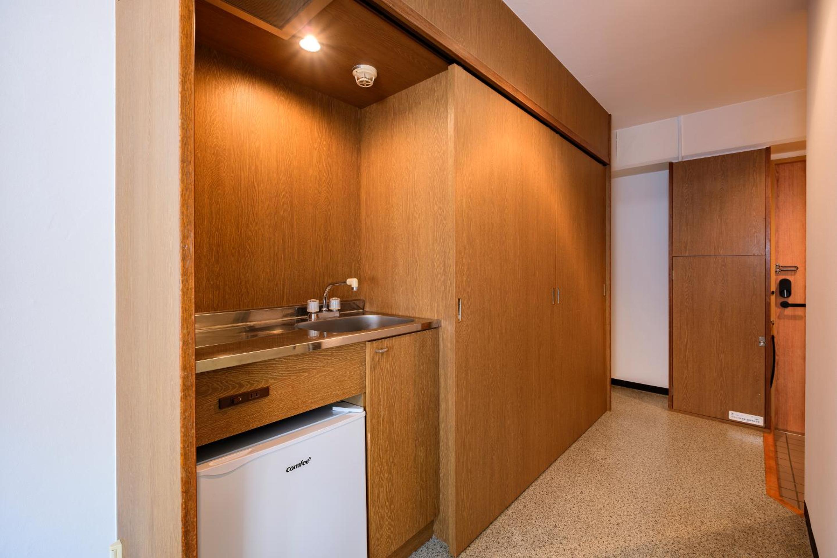 Standard Room (1 Double Bed and 1 Massage Chair) - Non-Smoking - Cleaning Fee Extra - No Cleaning for Consecutive Night Stays - Photo 3