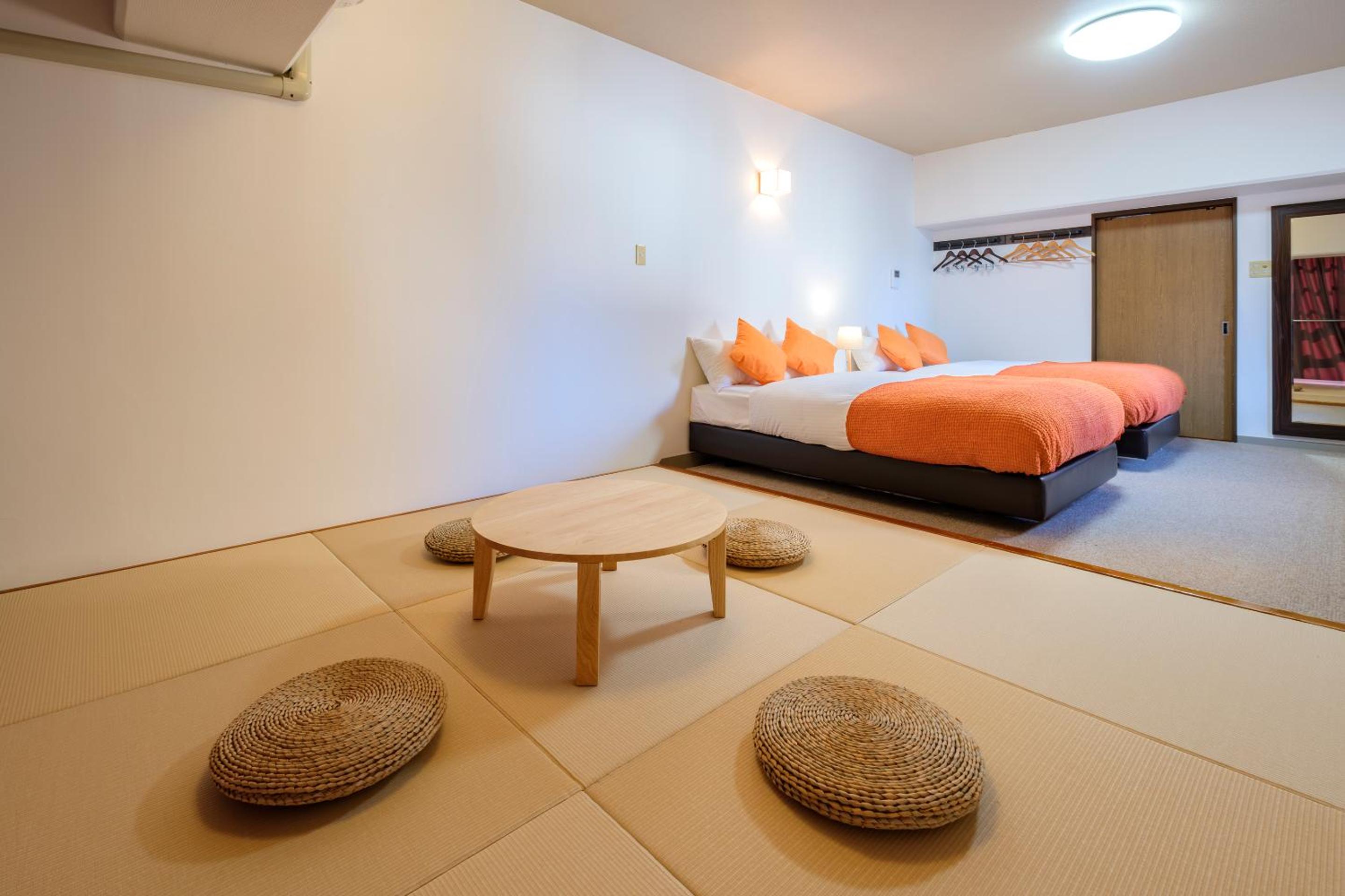 Deluxe Room (2 Small Double Beds and 2 Single Futon Mats) with Kitchen - Non-Smoking - Cleaning Fee Extra - No Cleaning for Consecutive Night Stays photo 3