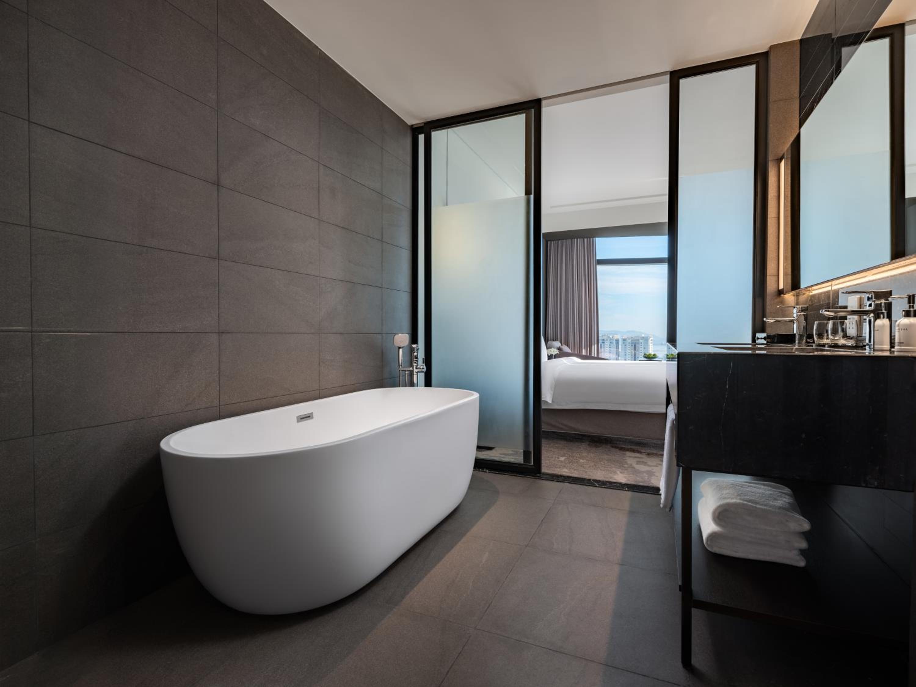 Premium River King Room With Bathtub - Club Lounge Access - Photo 10
