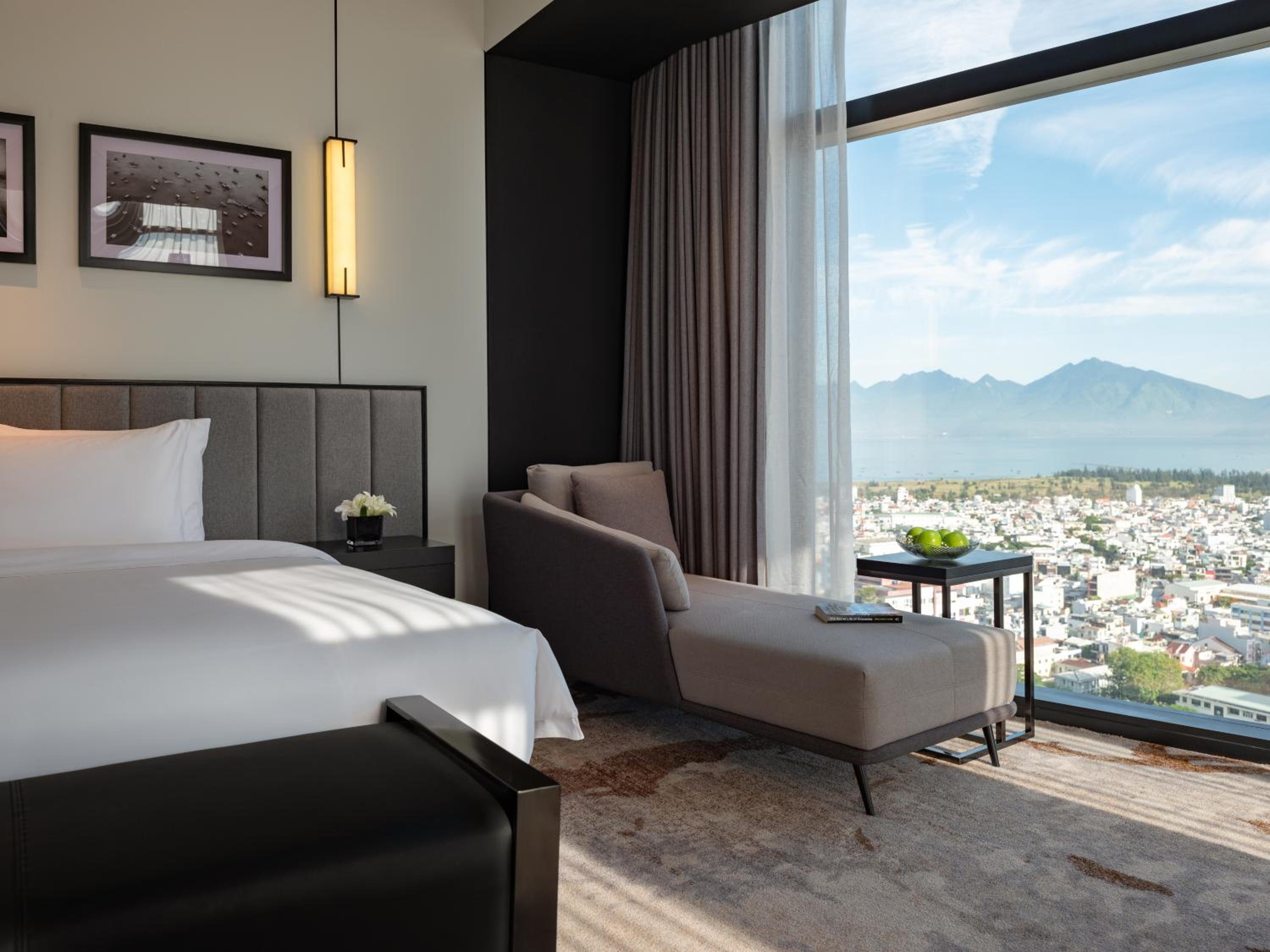 Premium River King Room With Bathtub - Club Lounge Access - Photo 1