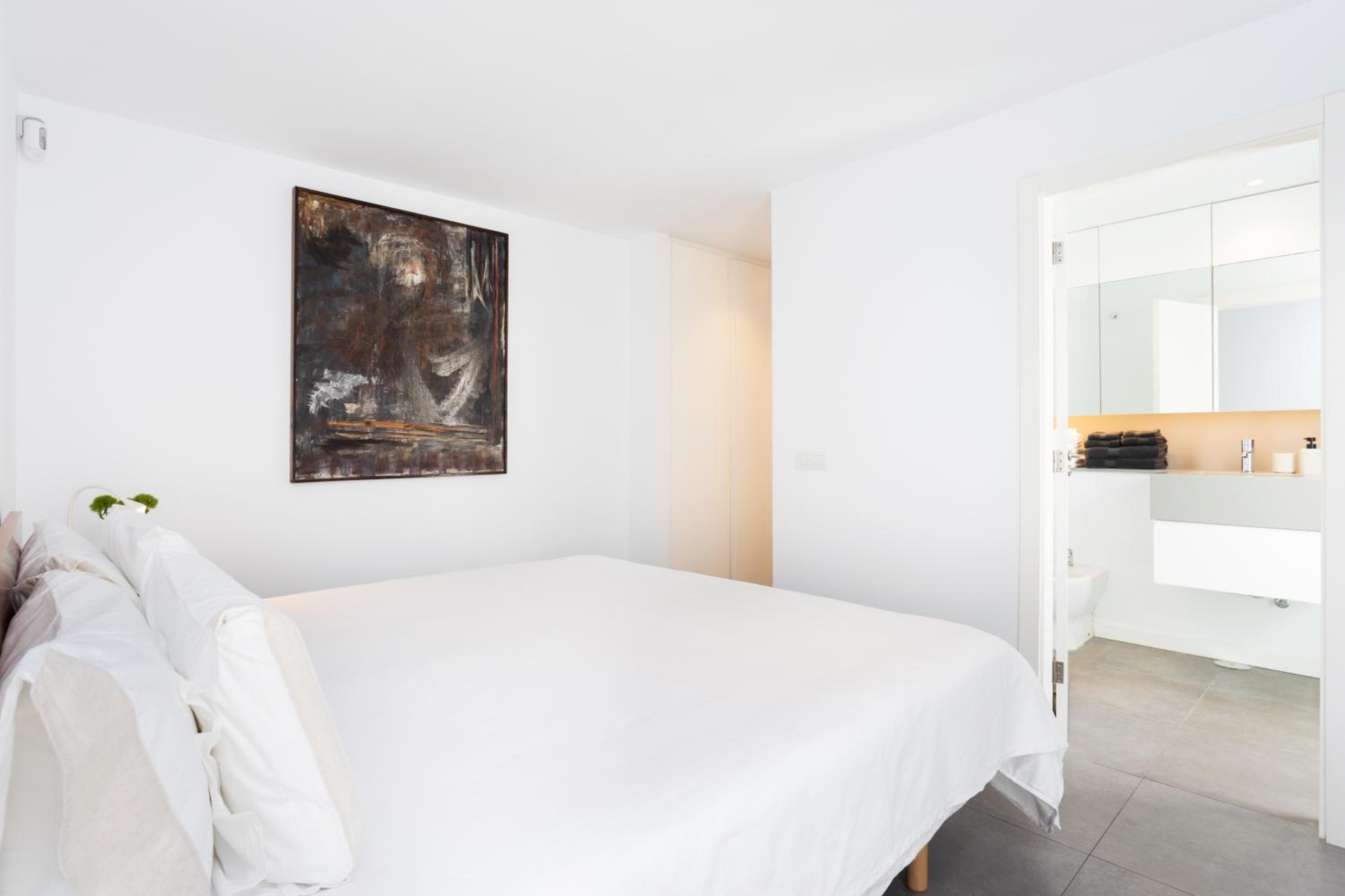 One-Bedroom Apartment with Terrace photo 2
