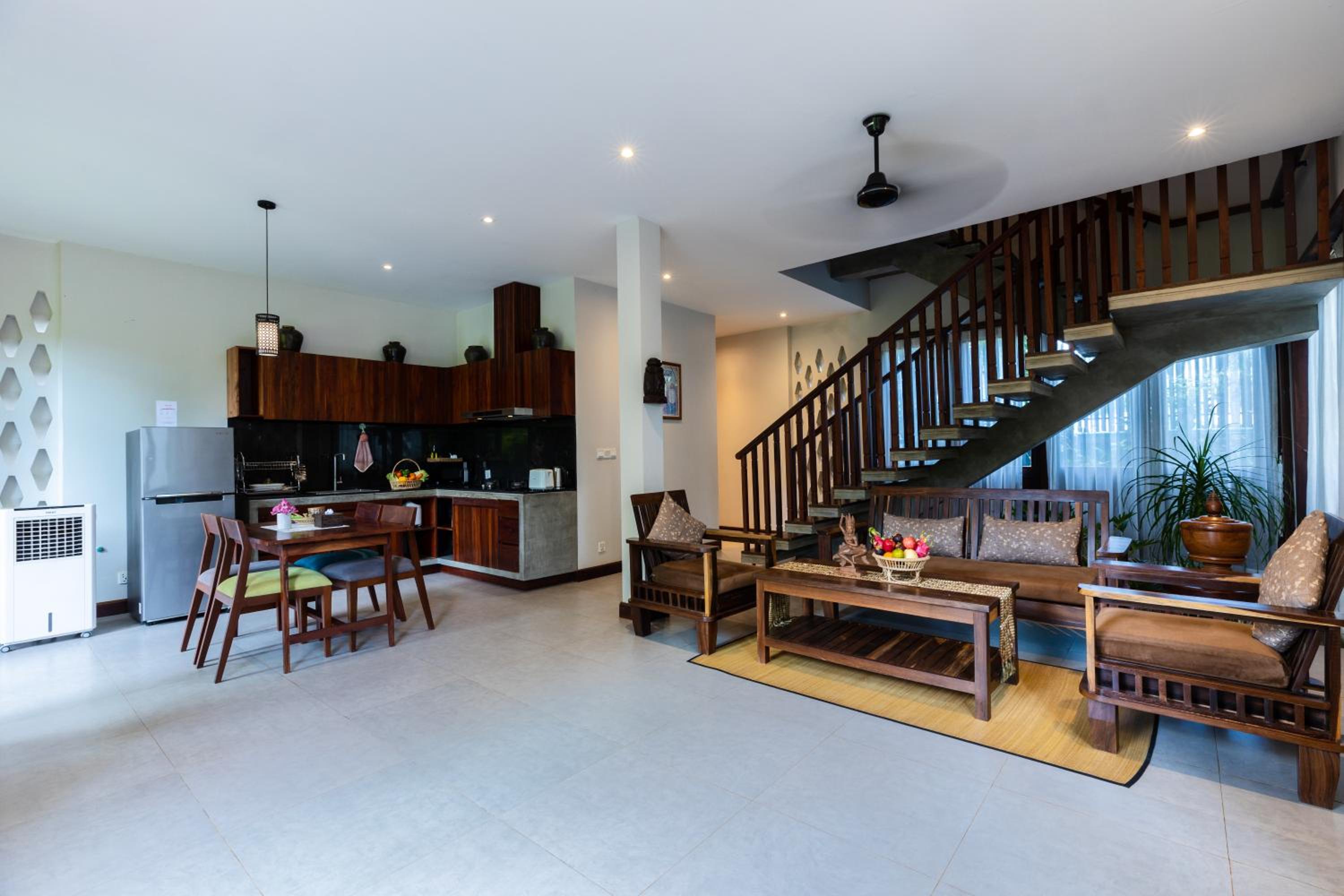 Spacious 2-Bedroom Villa with Pool View - Photo 2