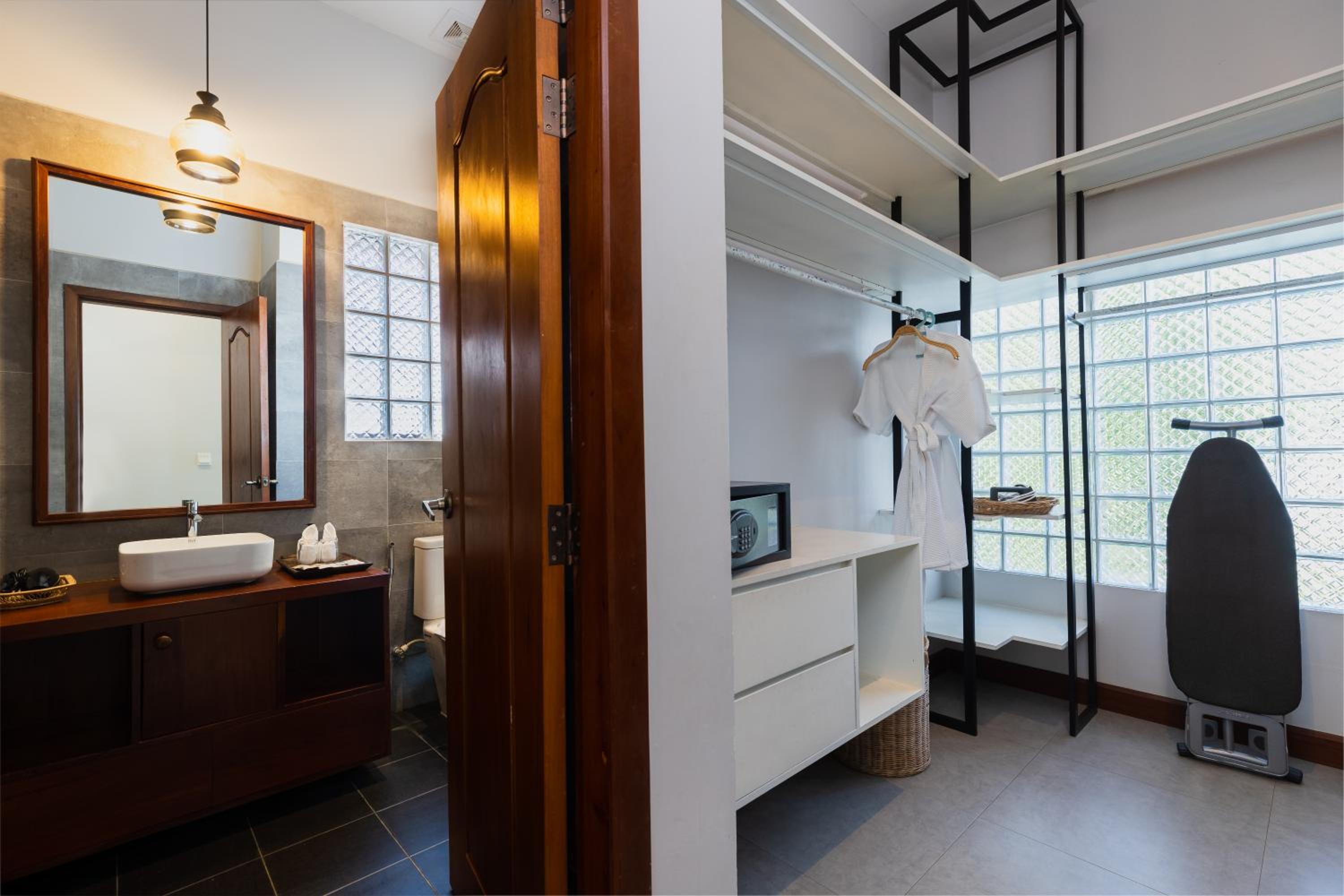 Spacious 2-Bedroom Villa with Pool View - Photo 10