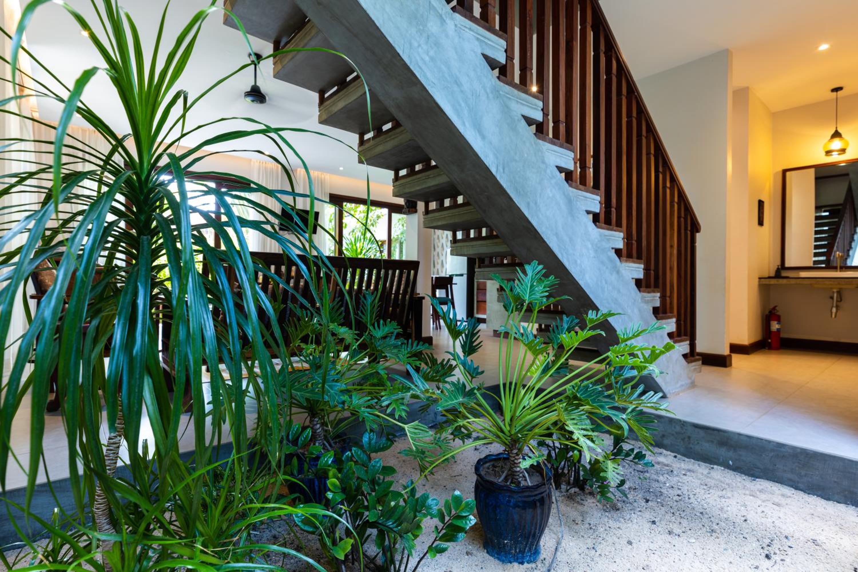 Spacious 2-Bedroom Villa with Pool View - Photo 6