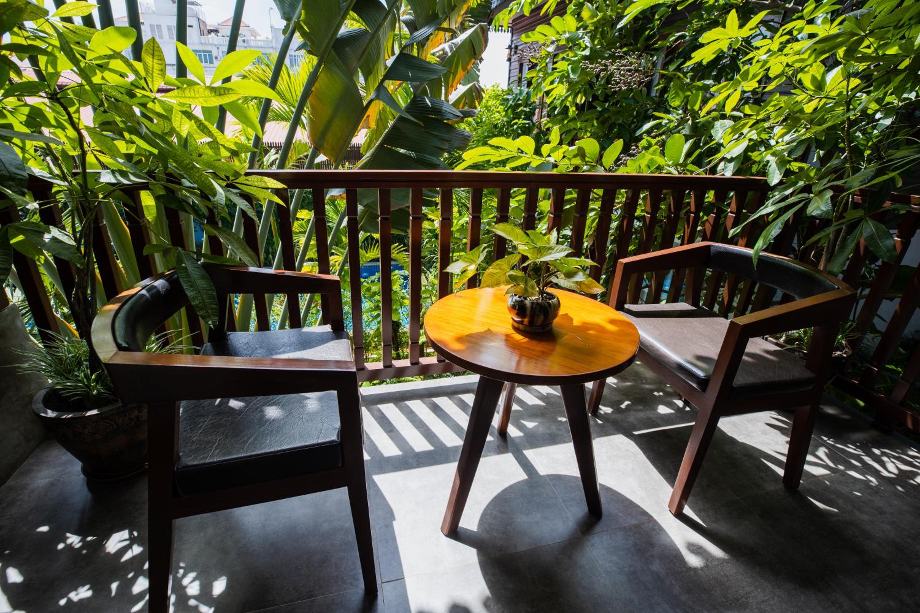 Spacious 2-Bedroom Villa with Pool View - Photo 3
