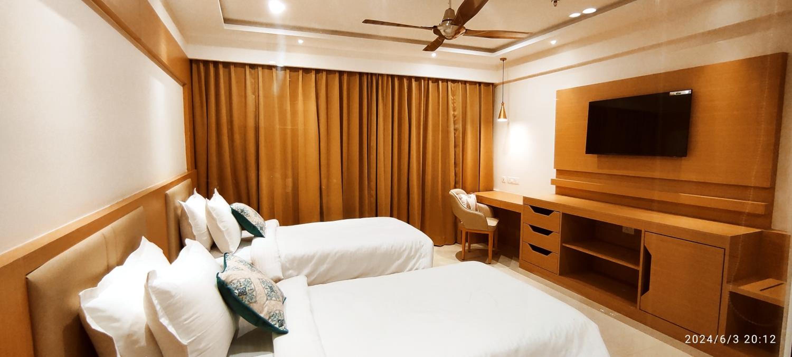 Standard Twin Room - Photo 3
