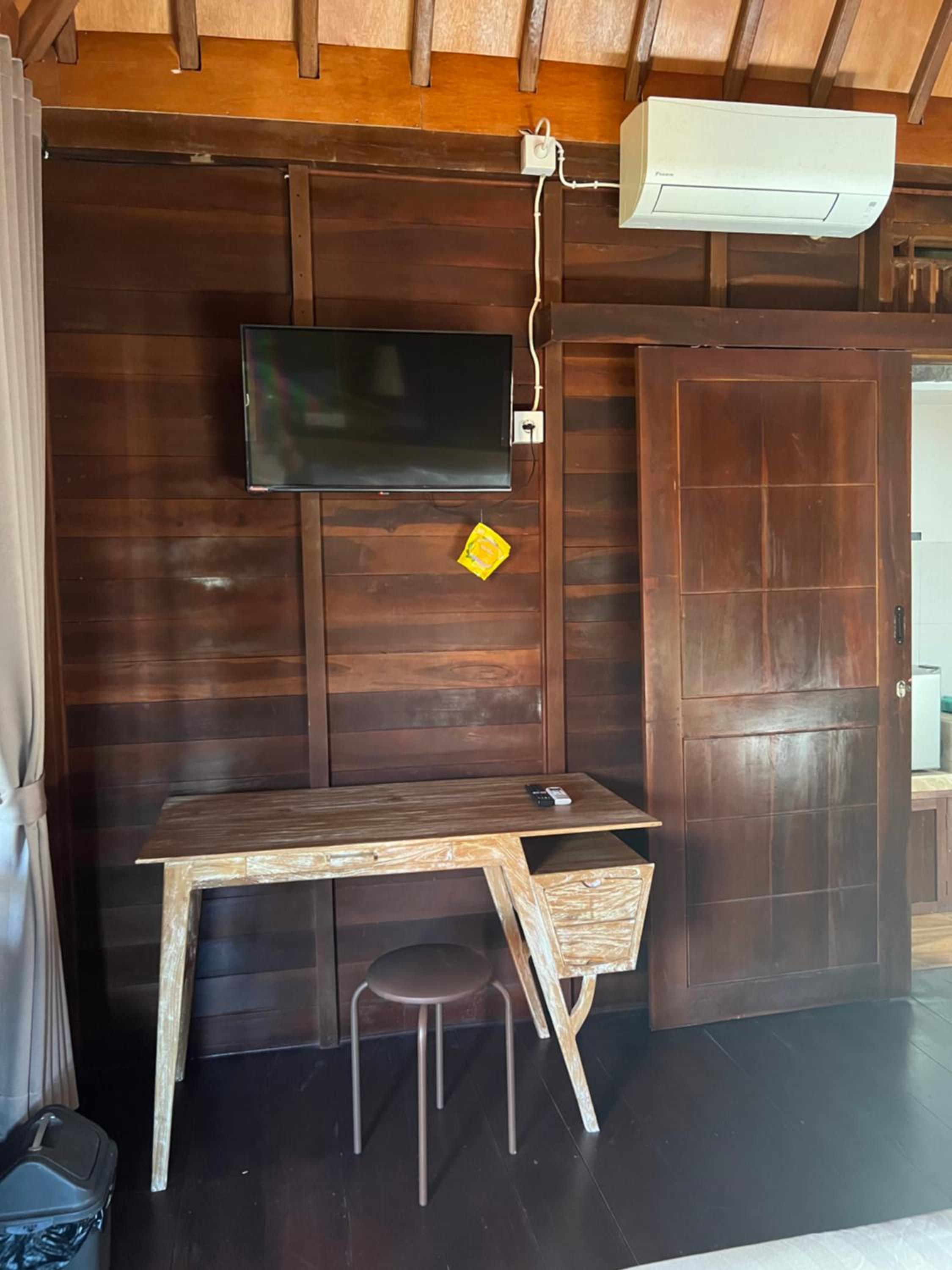 One-Bedroom House - Photo 2