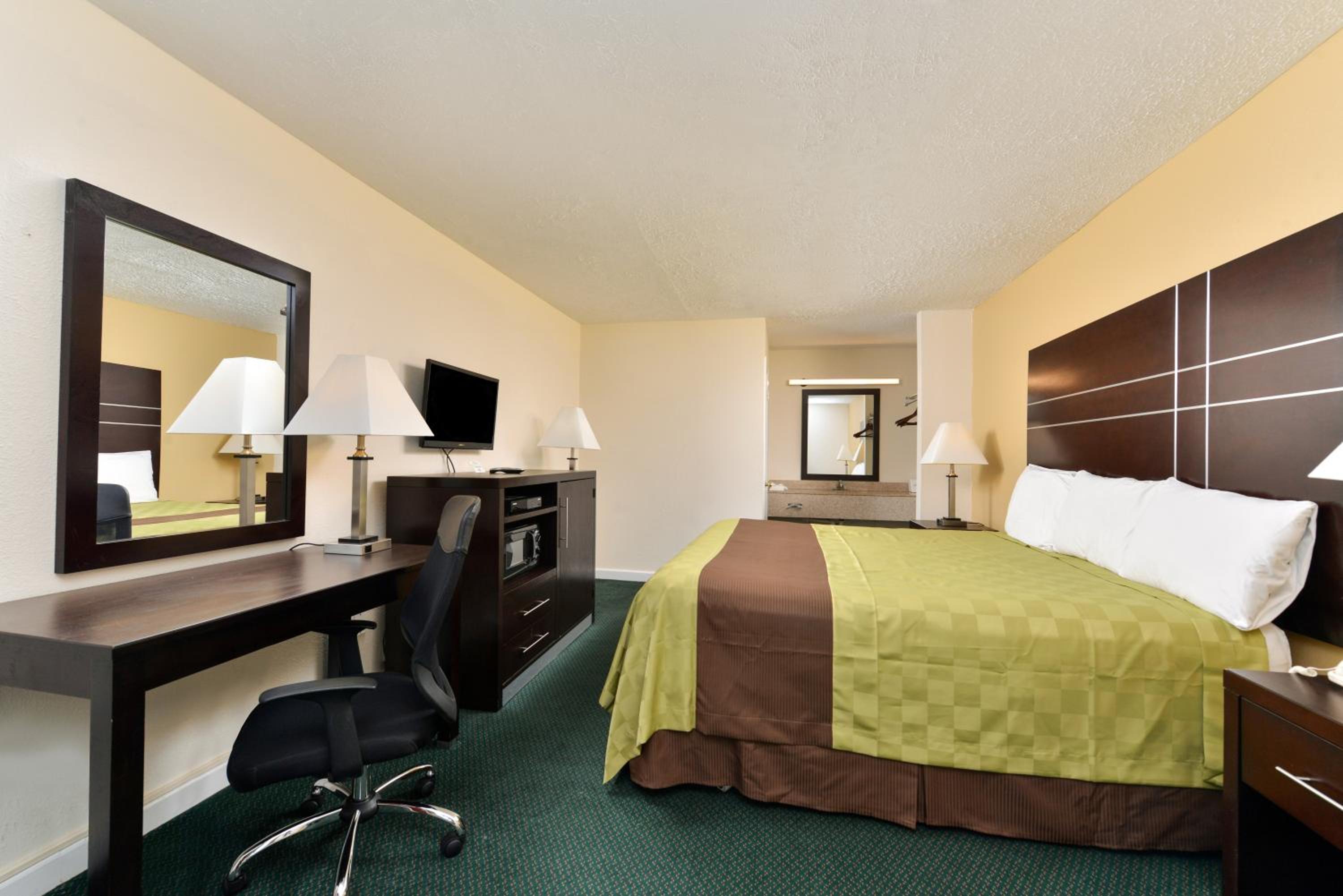 King Room - Non-Smoking - Photo 3