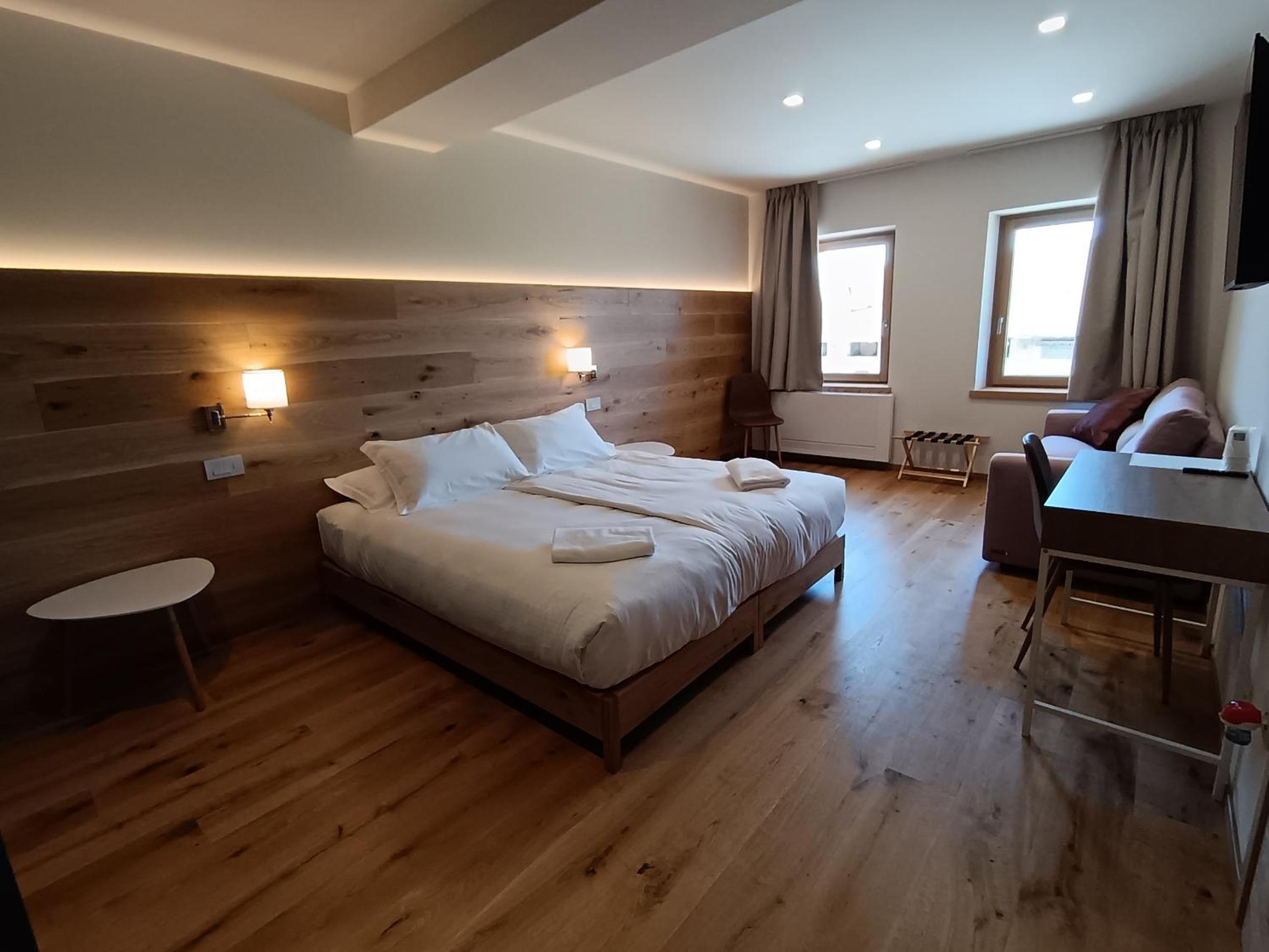 Large Double or Twin Room