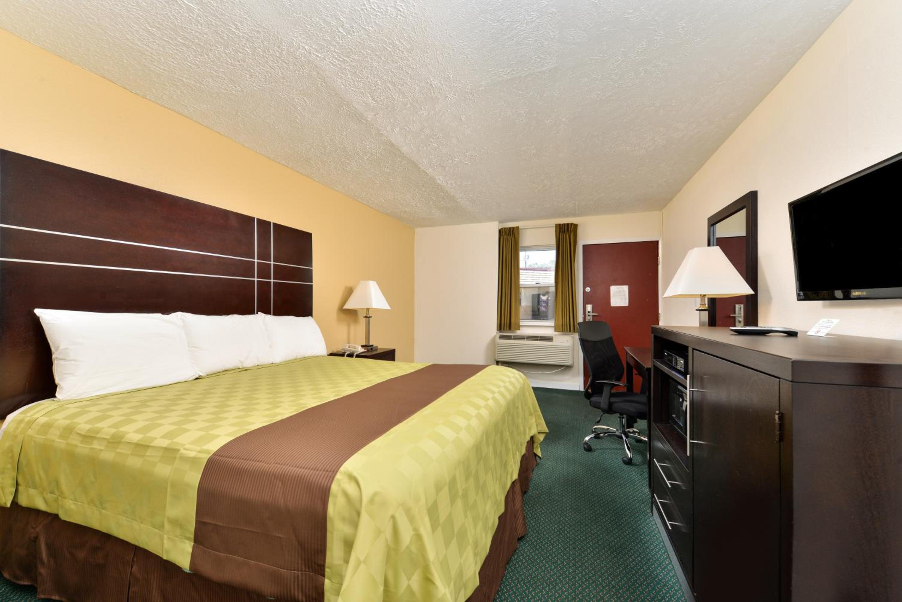 King Room - Non-Smoking - Photo 1