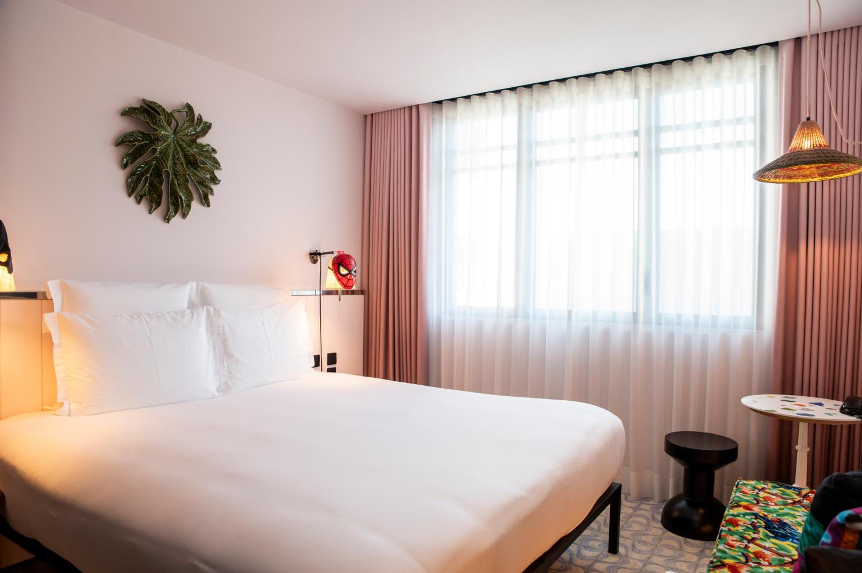 Medium Mama Double Room with King Bed - Photo 6