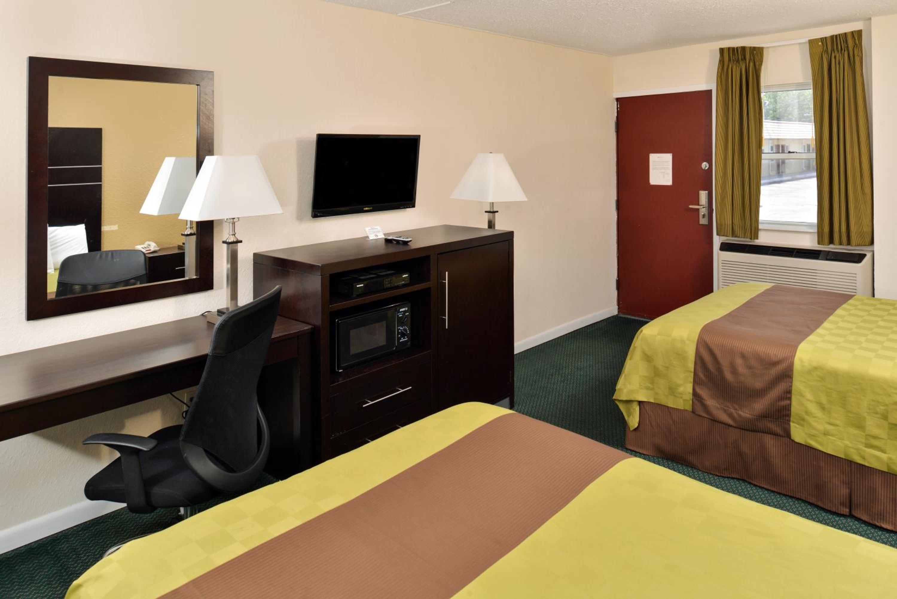 Double Room with Two Double Beds - Non-Smoking - Photo 2