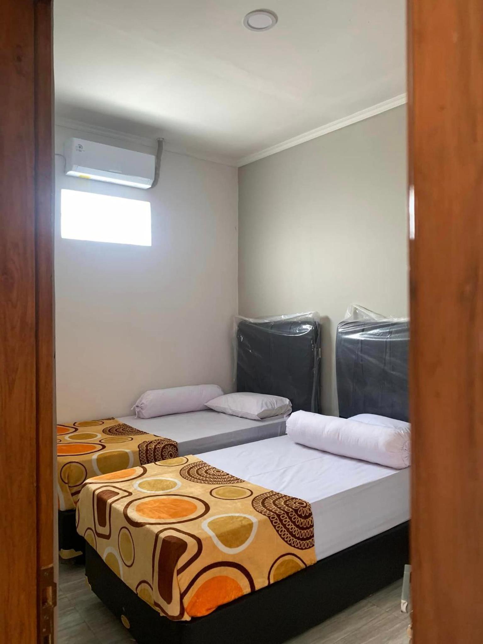Small Twin Room photo 2