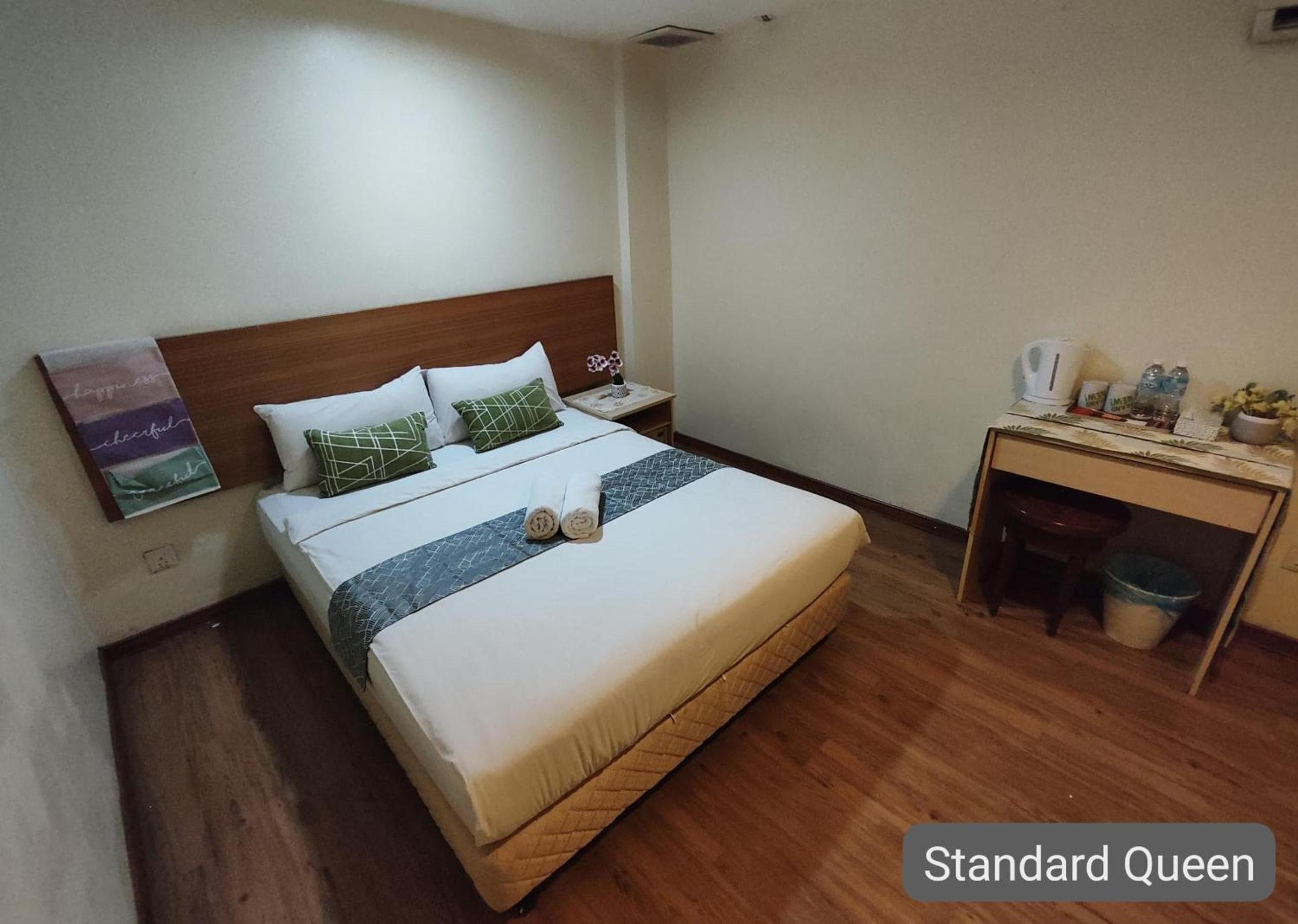 Standard Queen Room