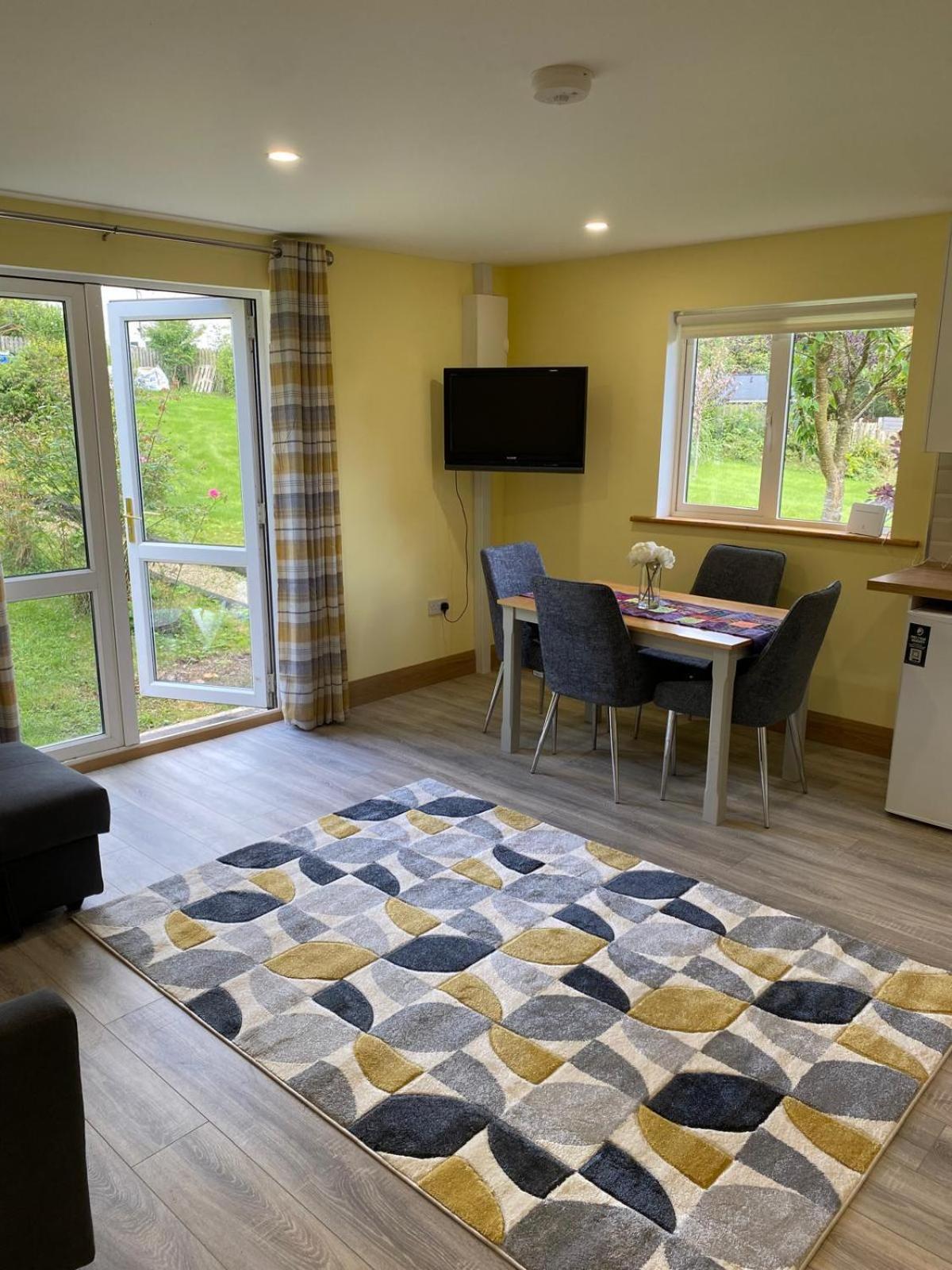 One-Bedroom House photo 1