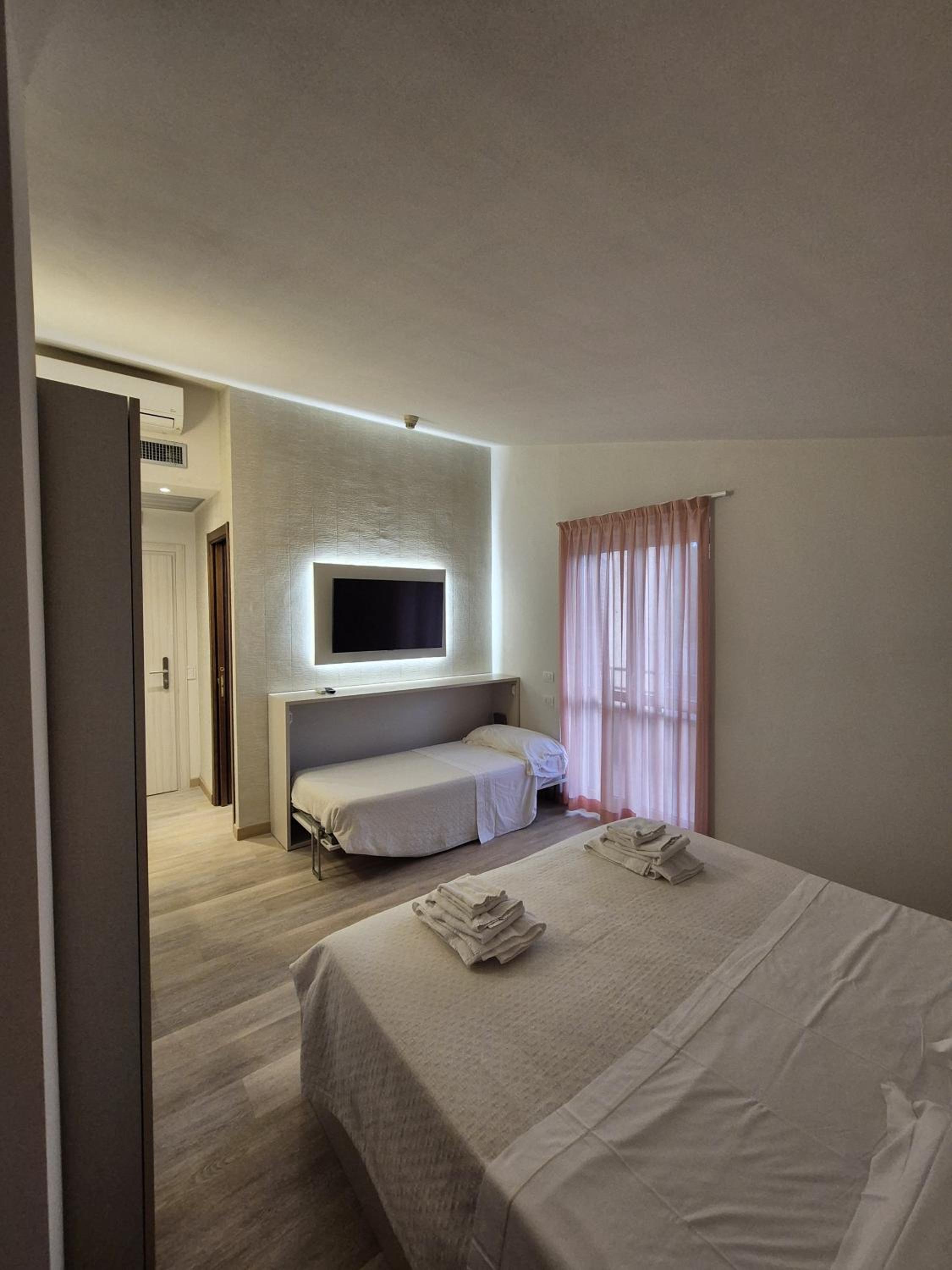 Triple Room - Photo 11