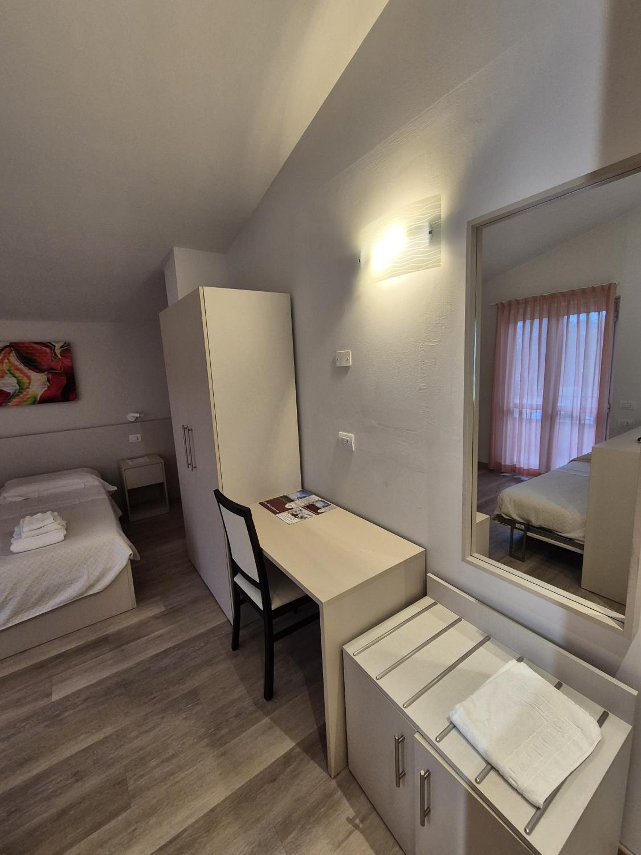 Triple Room - Photo 9