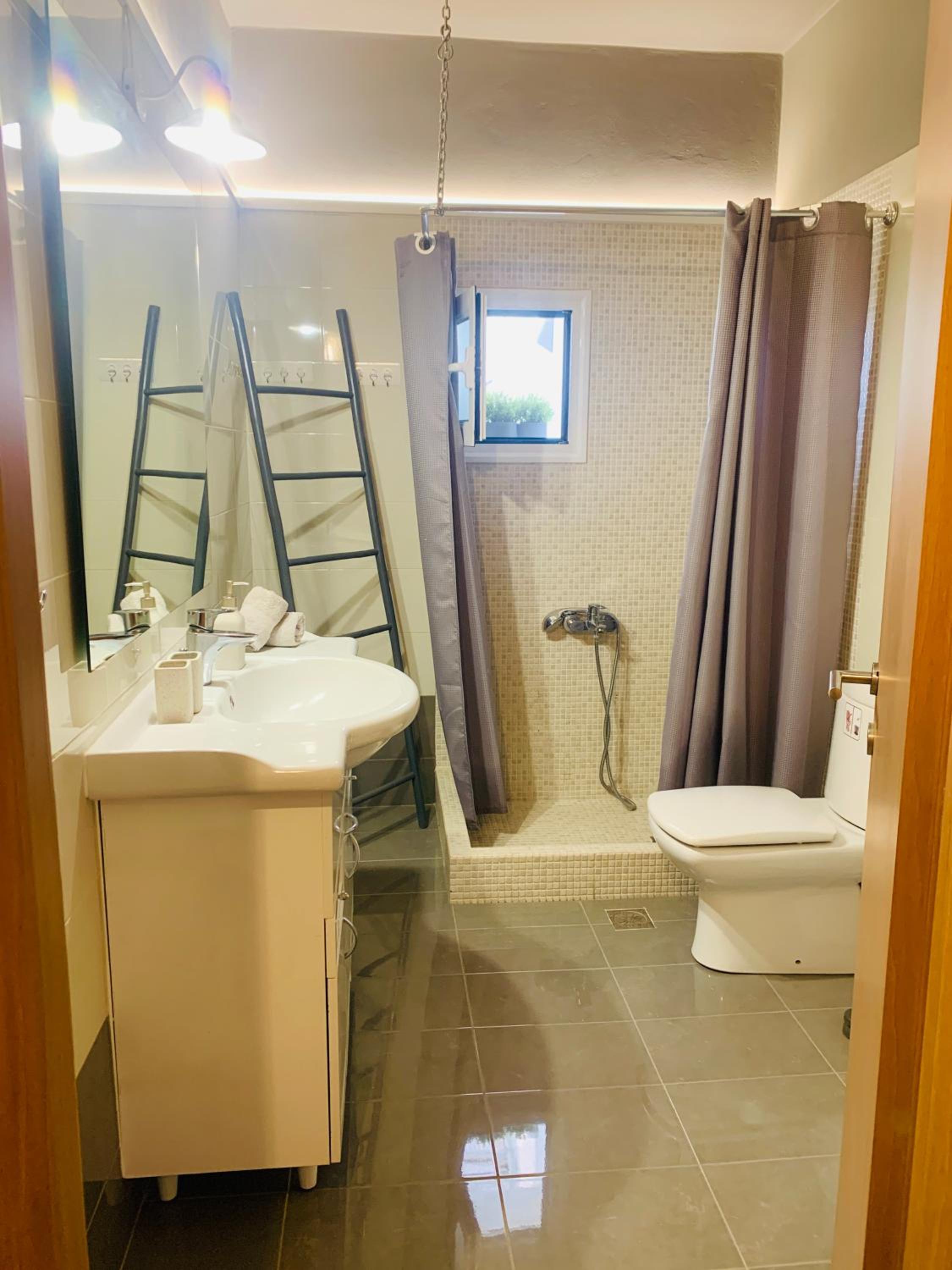 Deluxe Junior Suite - Photo 2
