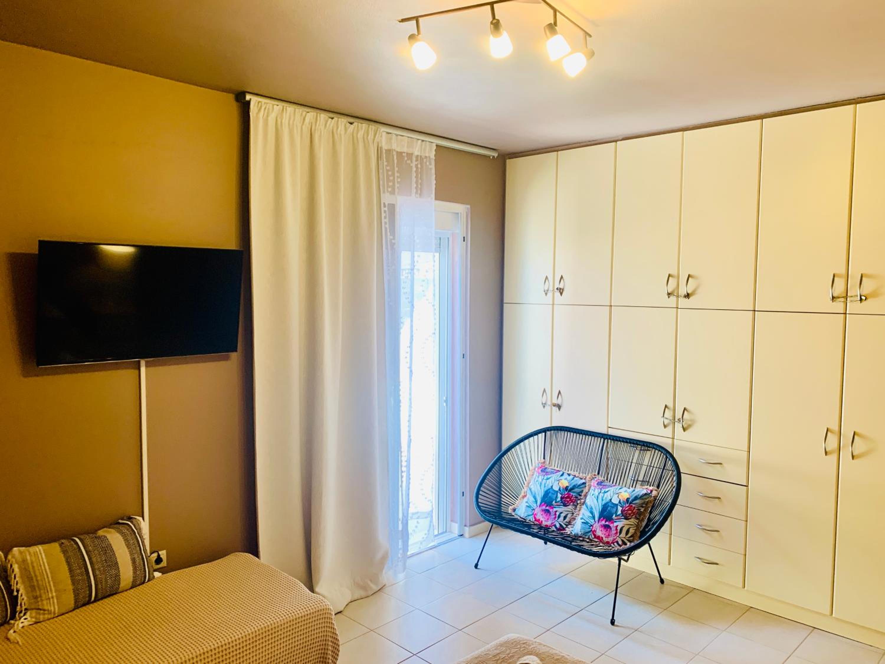 Deluxe Junior Suite - Photo 11