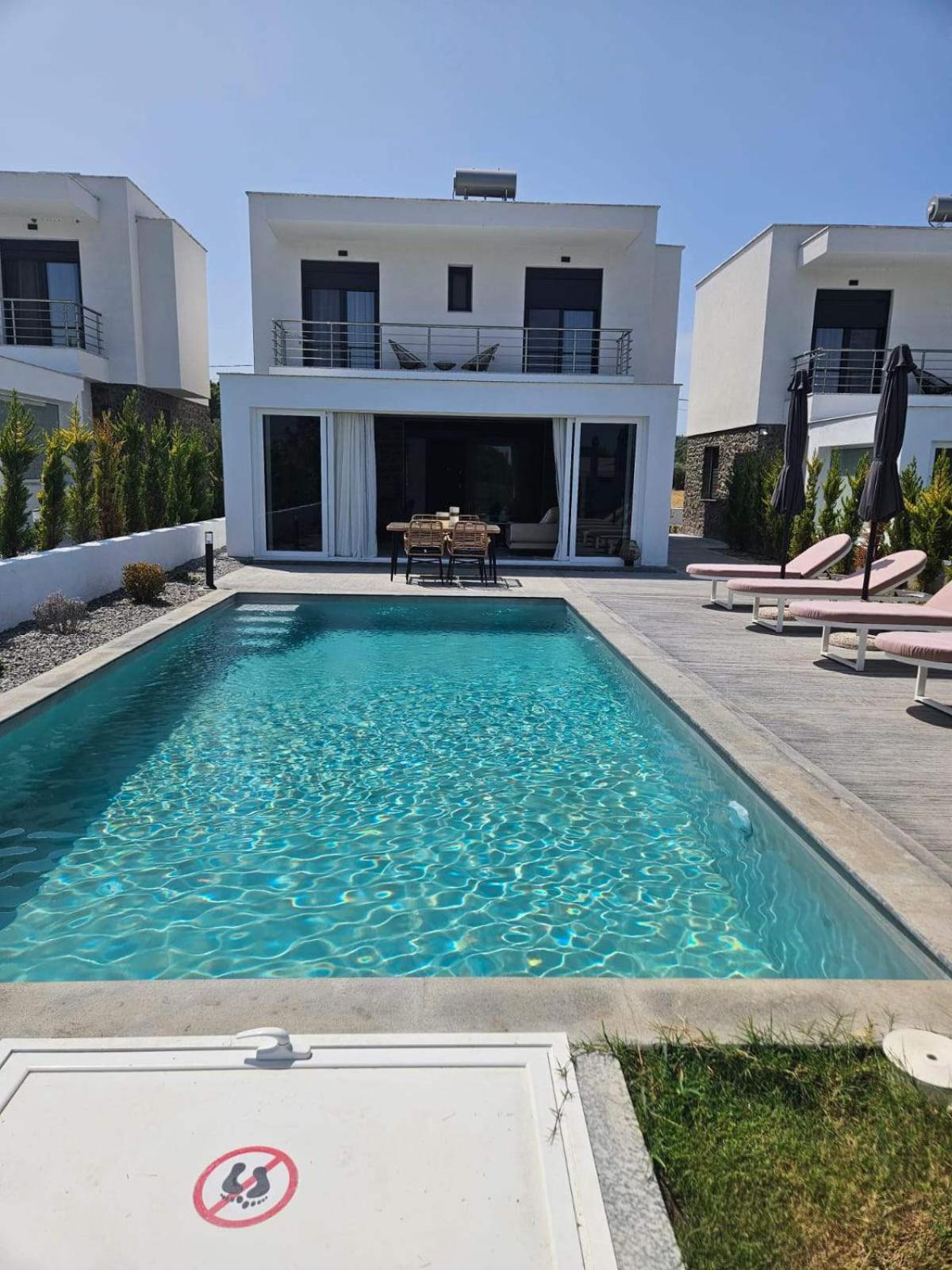Three-Bedroom Villa photo 3