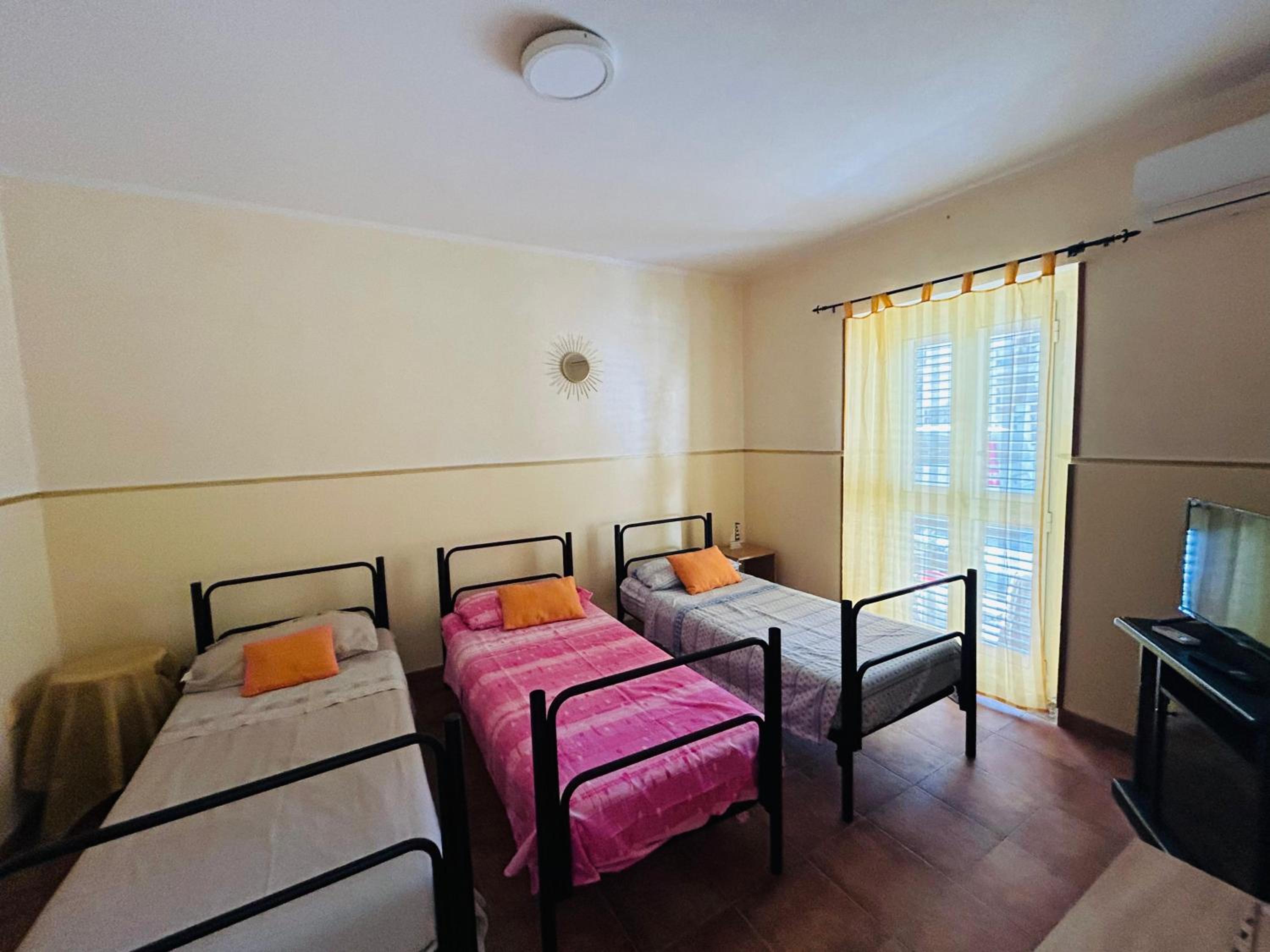 Basic Triple Room photo 2