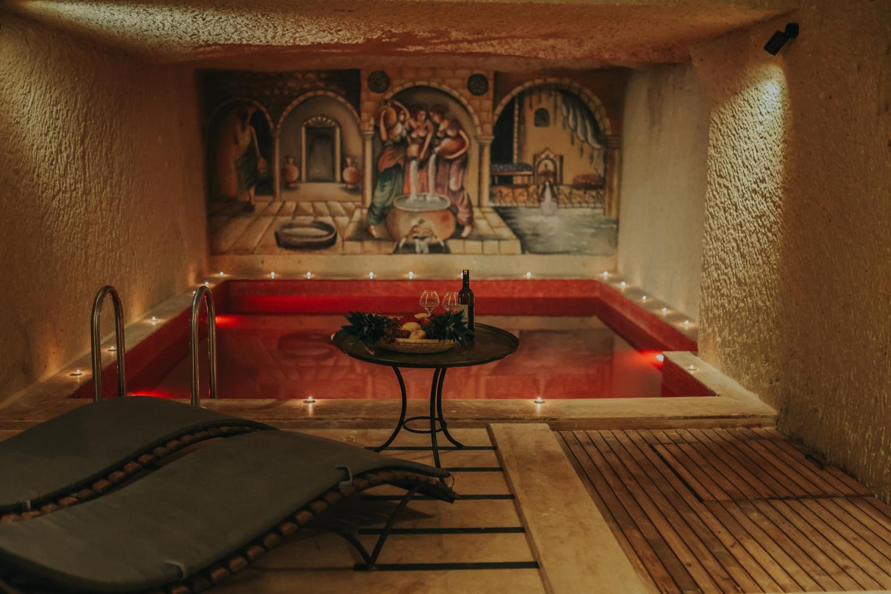Suite with Private Pool - Photo 10