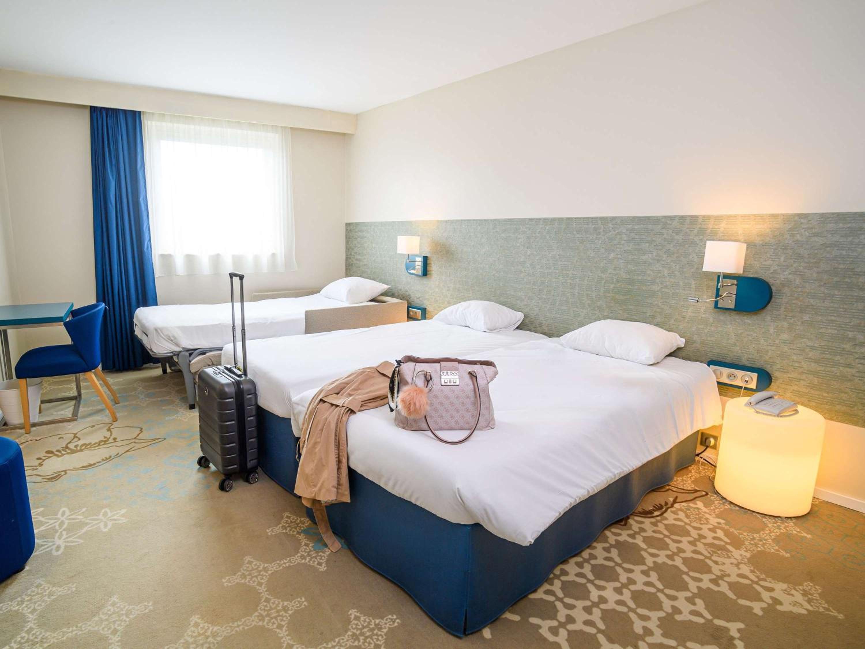 Standard Twin Room with Sofa - Photo 10