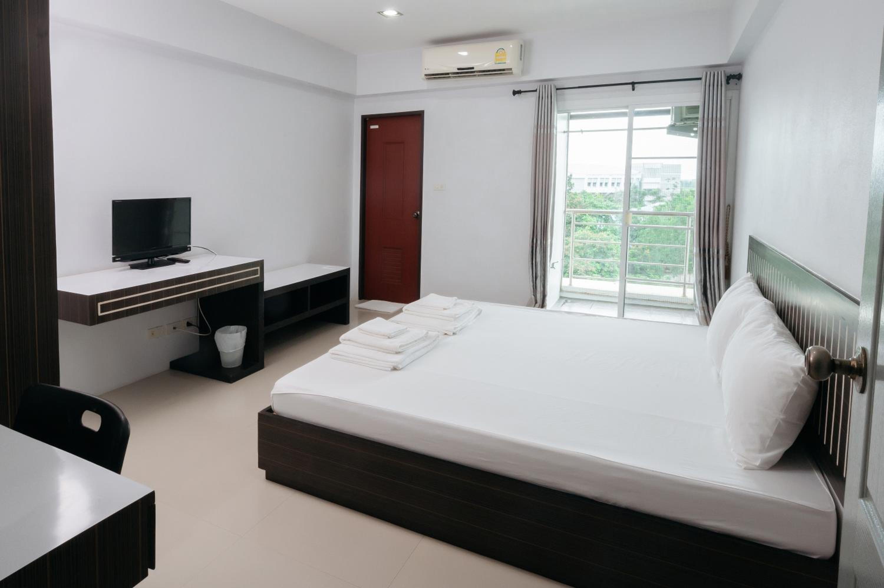 Standard Double Room - Photo 8