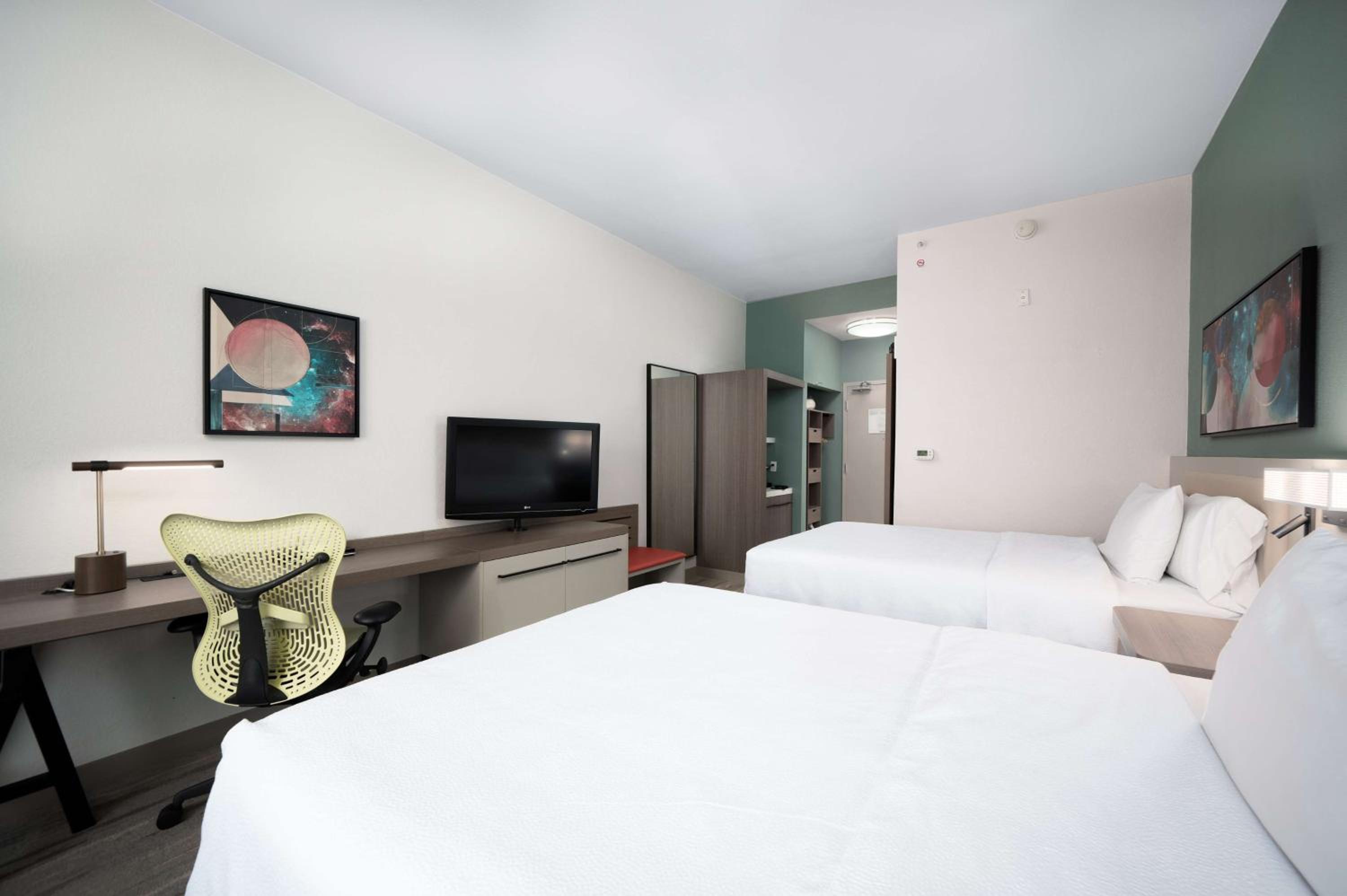 Queen Room with Two Queen Beds - Photo 1
