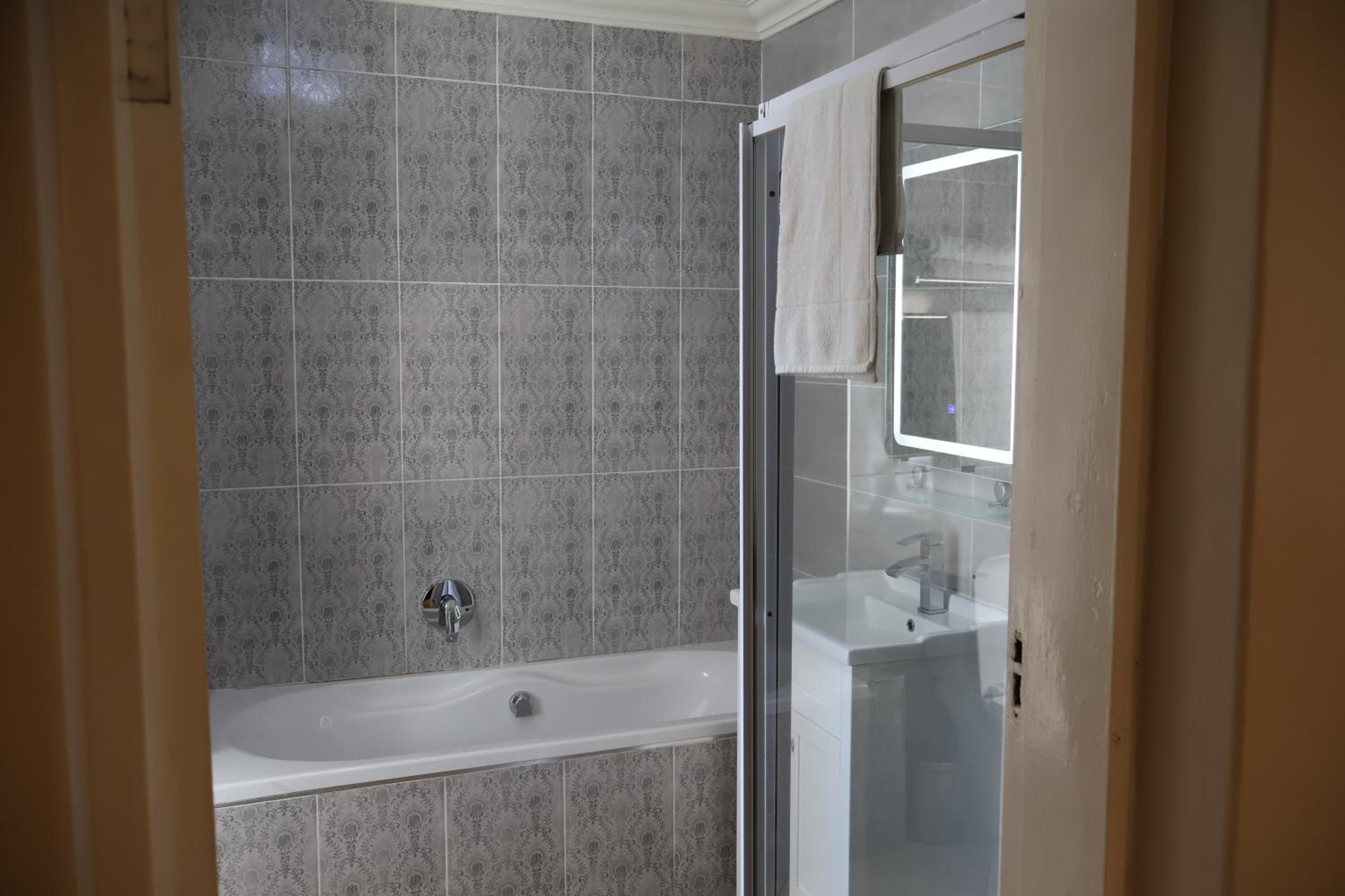 Luxury Two-Bedroom Unit photo 3